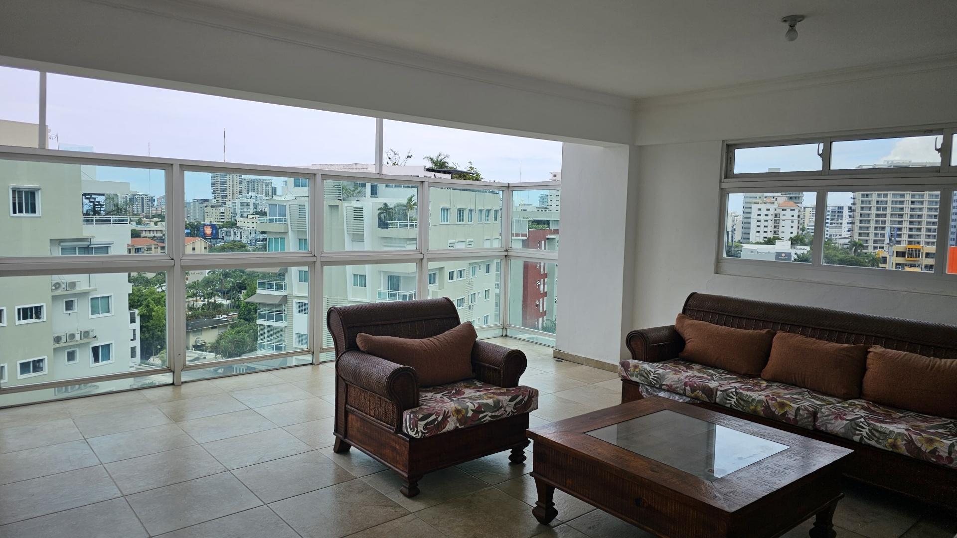 Elegant 3-Bedroom Apartment with Balcony and Amenities in the Heart of Naco – Santo Domingo