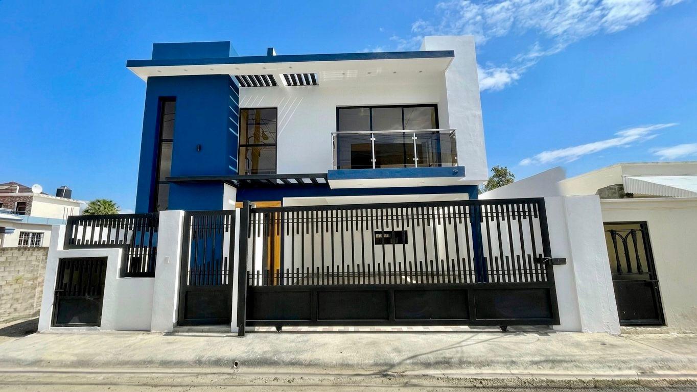 Amplia Casa en Venta, Pontezuela al Medio, Santiago.