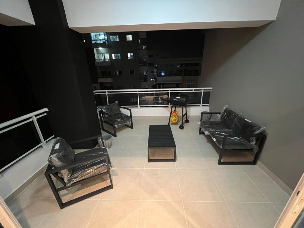 Rento apartamento y vendo amueblado 2 habitaciones torre familiar
