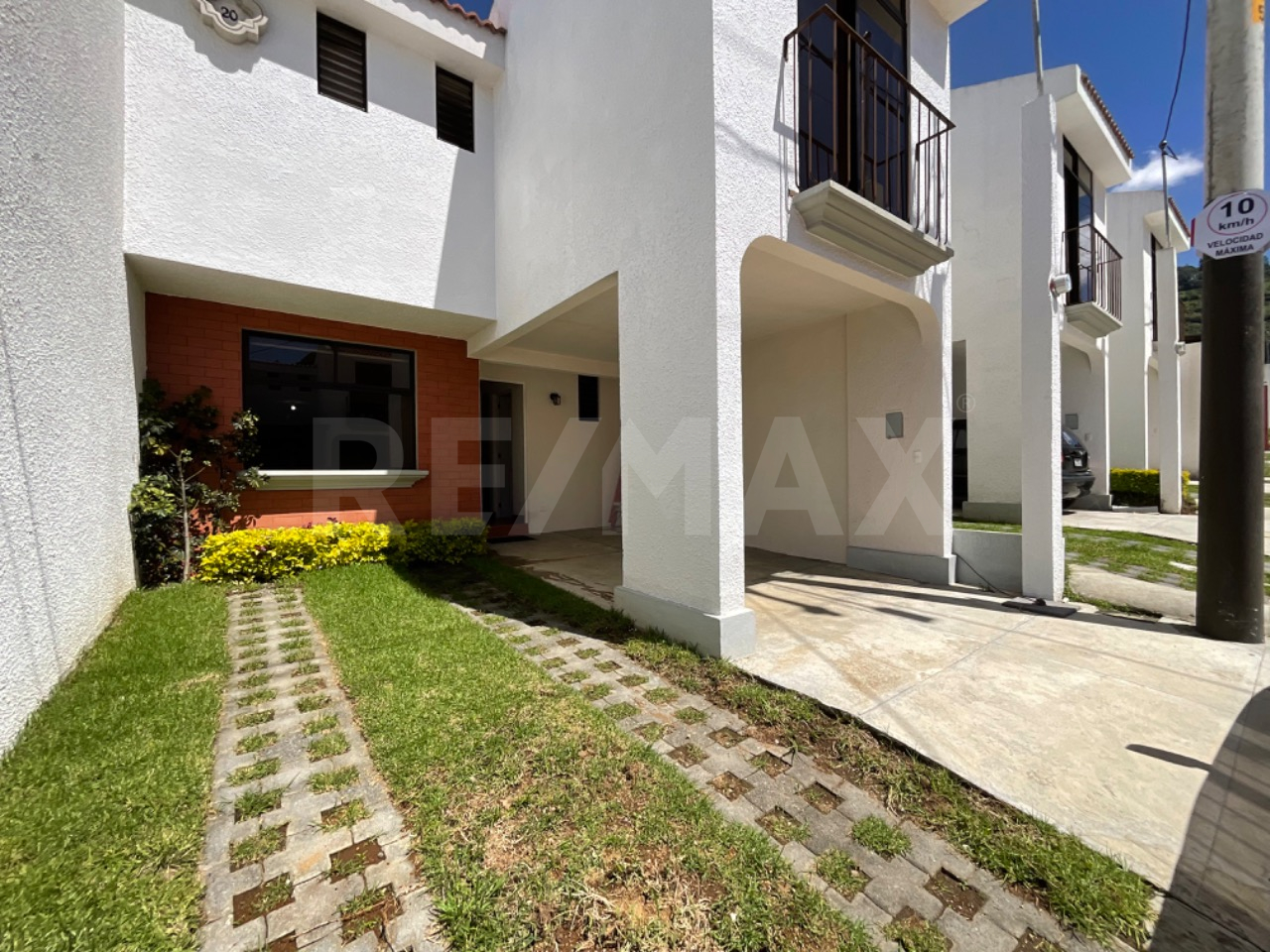 5359 - CASA EN ALQUILER EN RESIDENCIALES LA JOYA (LO)