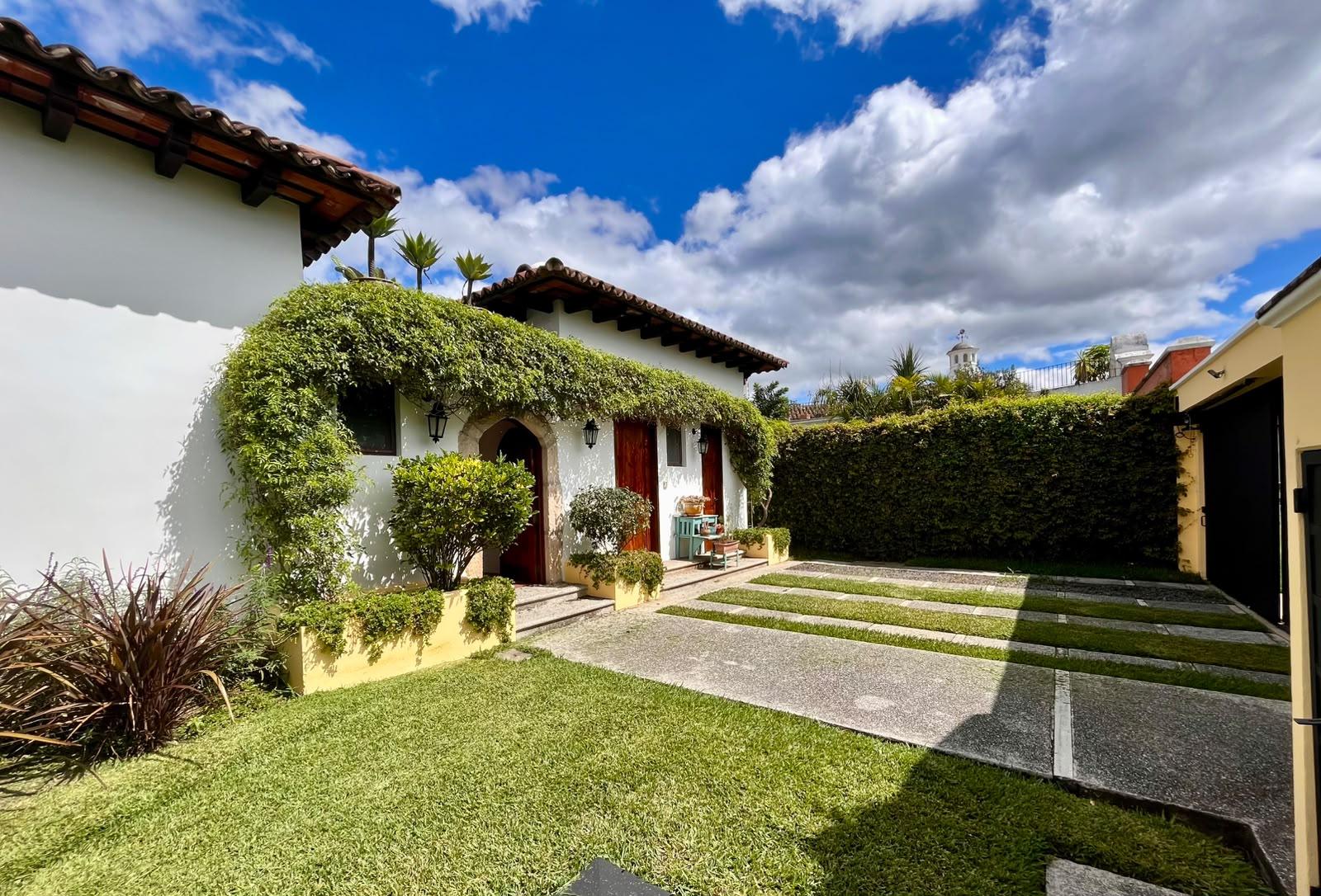 6241 - CASA EN ALQUILER / SAN BARTOLOME BECERRA / ANTIGUA GUATEMALA / CM