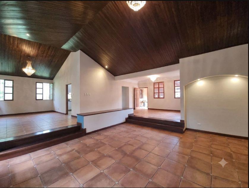 6240 - CASA EN VENTA EN EL CENTRO DE ANTIGUA - MO (c)