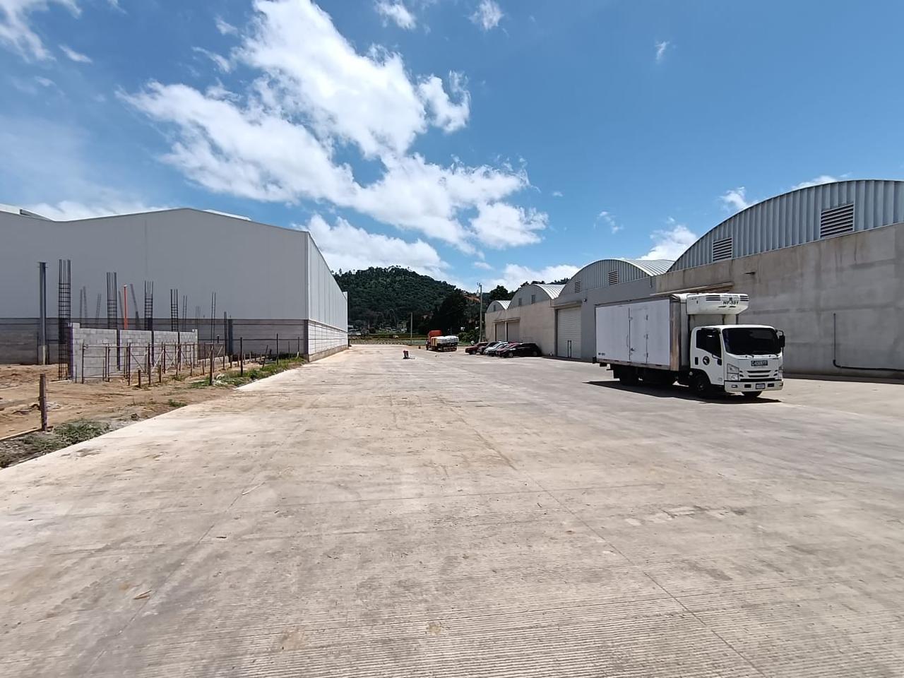 5748 - COMPLEJO DE BODEGAS EN VENTA UBICADO EN EL LIBRAMIENTO DE CHIMALTENANGO - LO
