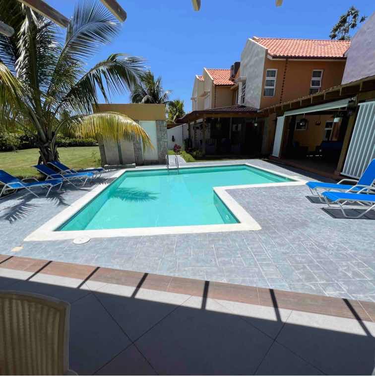 VILLA DUPLEX DE 3 HABITACIONES EN METRO COUNTRY CLUB JUAN DOLIO H&J