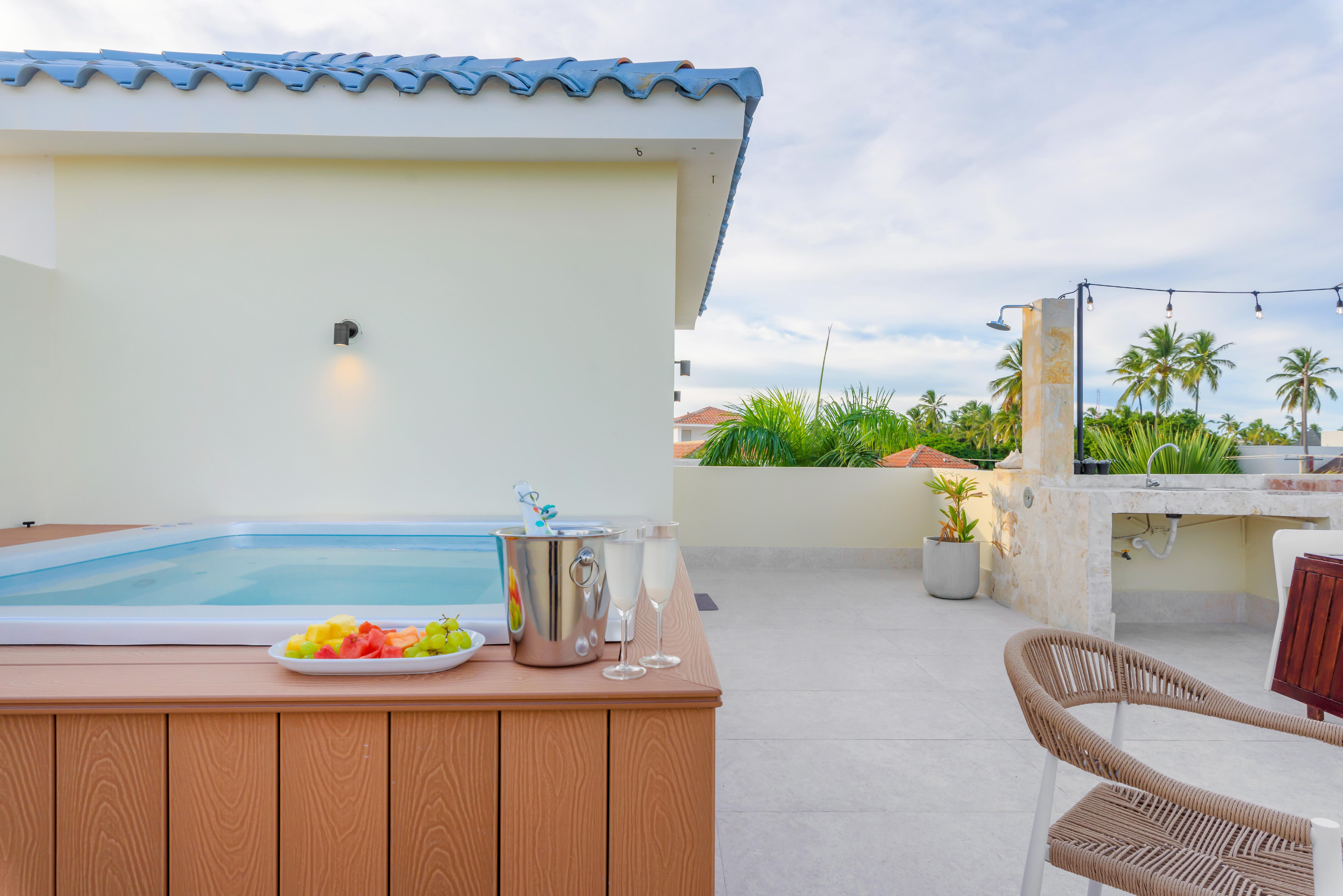 🌴 Penthouse en Sun Beach con Jacuzzi Privado – Bávaro, R.D.