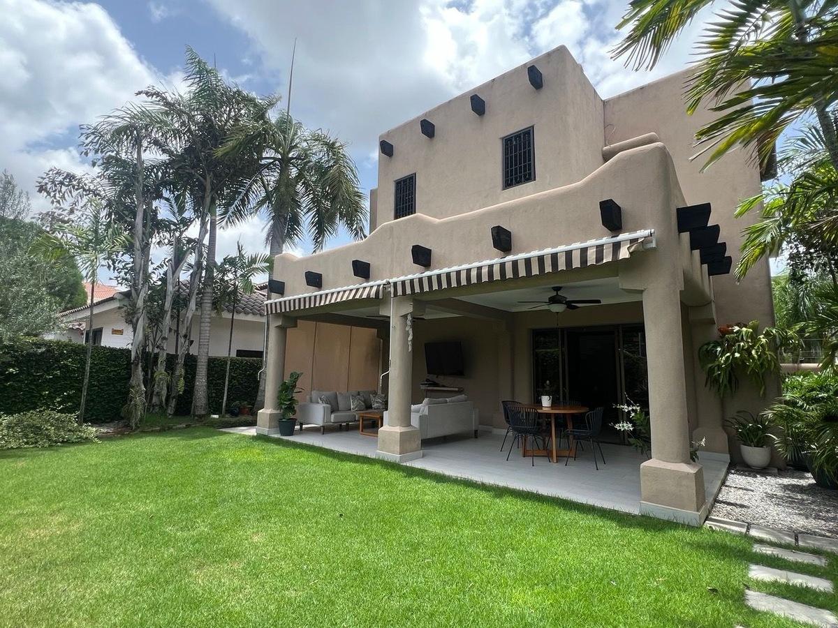 CASA EN PROYECTO CERRADO CERROS DE GURABO SANTIAGO