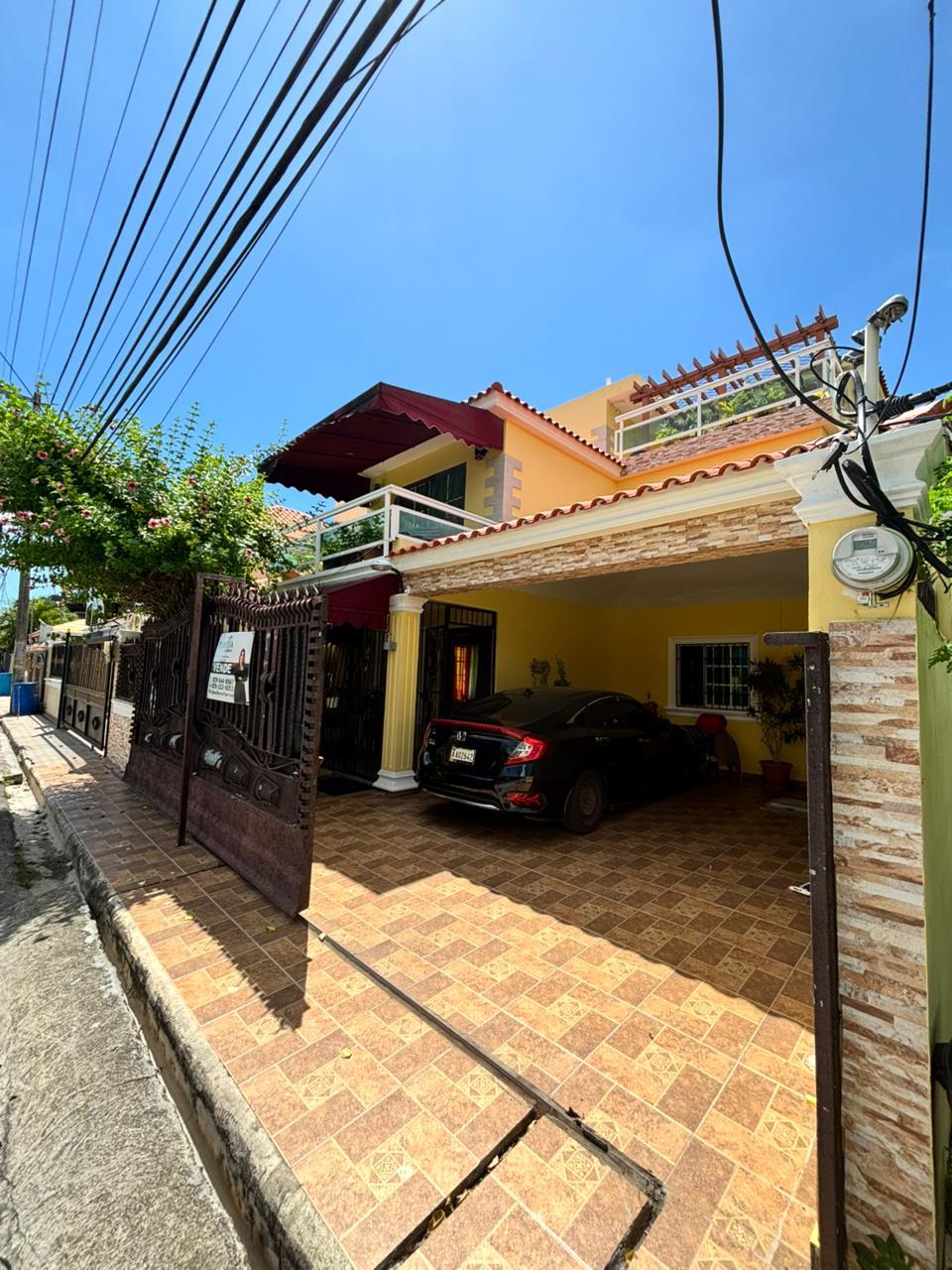 Casa de 3 Niveles en Venta en Brisa Oriental VIII | Santo Domingo Este