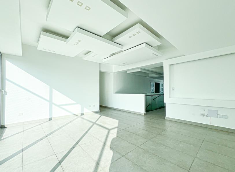Penthouse de 4 Habitaciones en Serralles Torre se Lujo