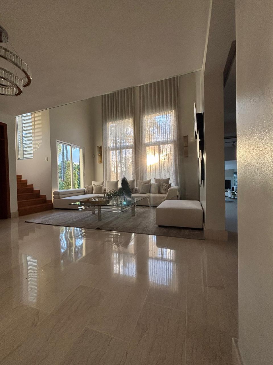 Residencia de Lujo con Piscina y Amplio Patio en Cuesta Brava