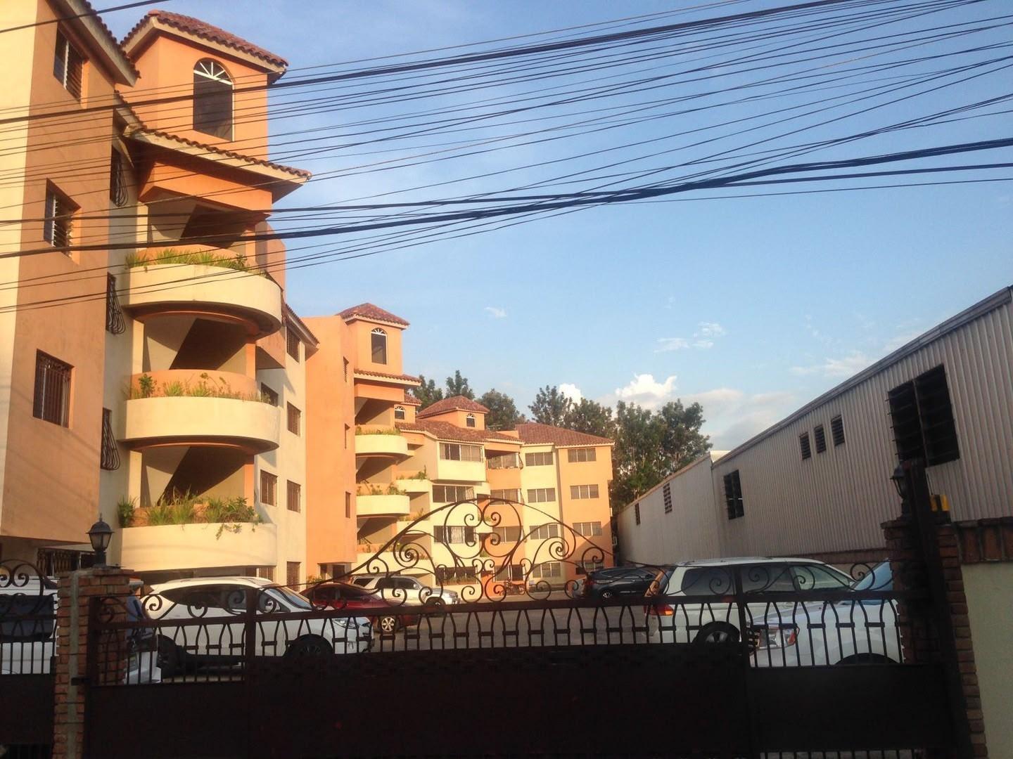 Se Renta Apartamento Tipo Estudio Próximo a Concesionario Volvo, Autopista Duarte, Santiago.