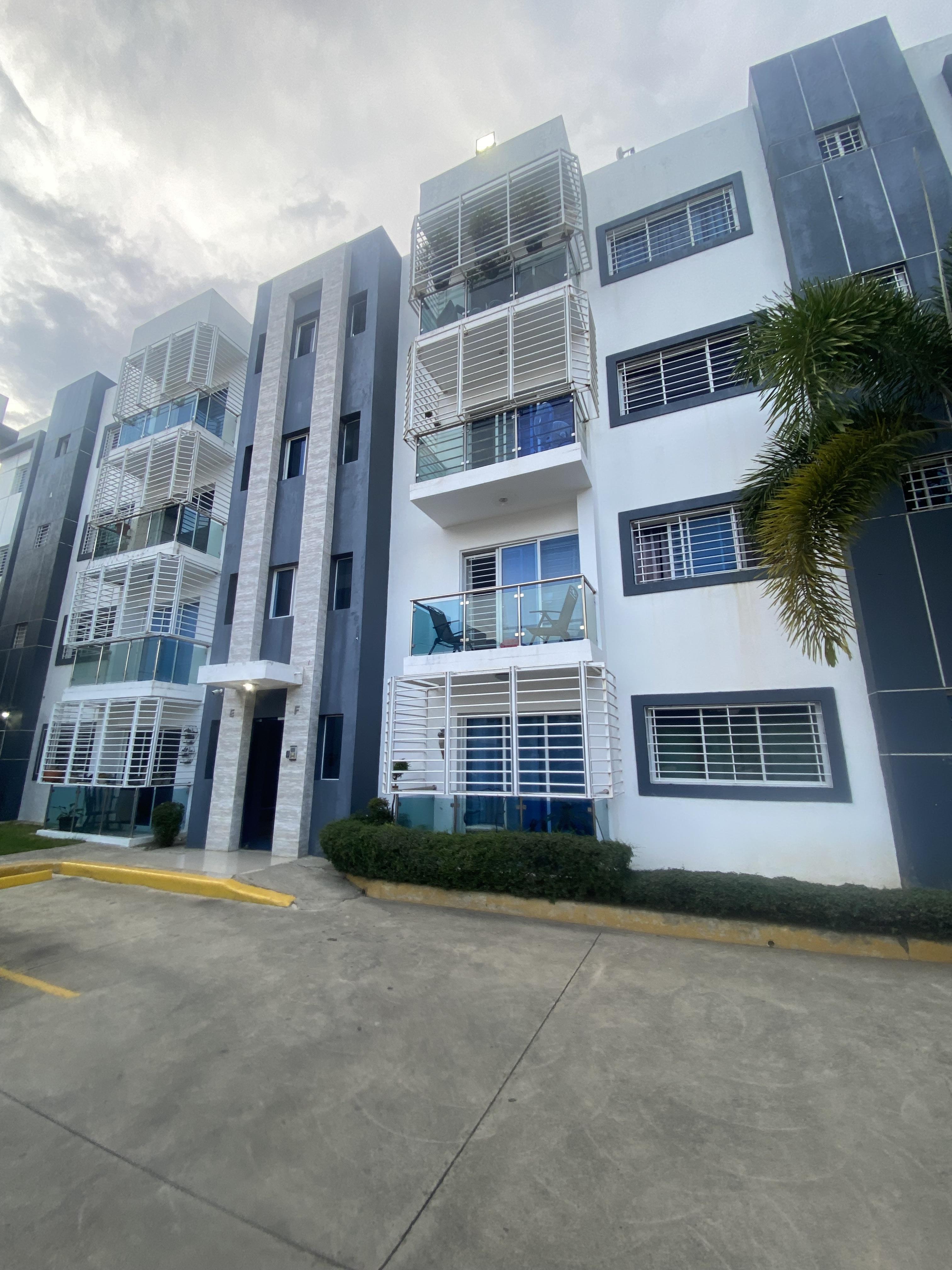 Se vende y alquila apartamento en los rieles de Gurabo Santiago