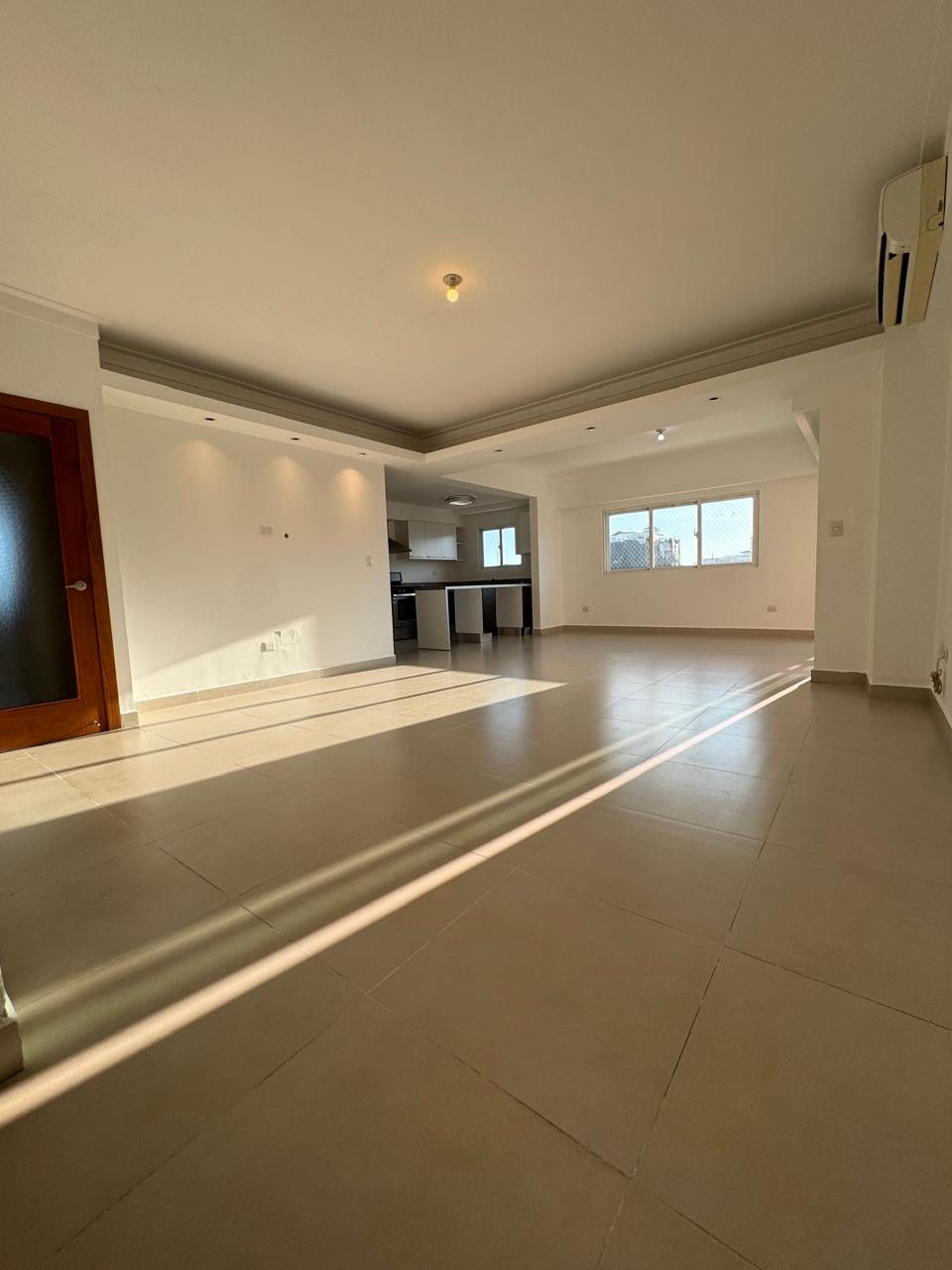 Apartamento de 3 hab + balcon en Evaristo Morales
