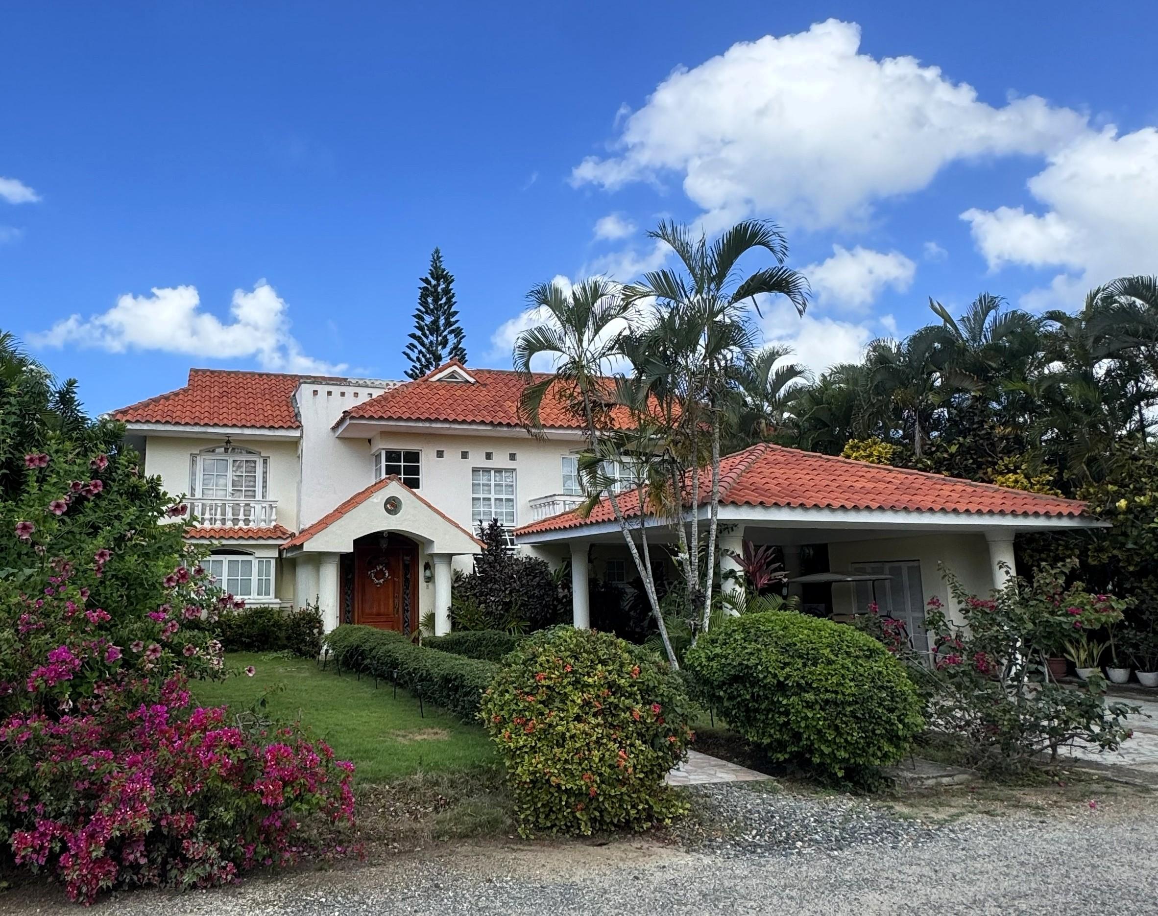 Villa en venta en Metro County Club. Juan Dolio.