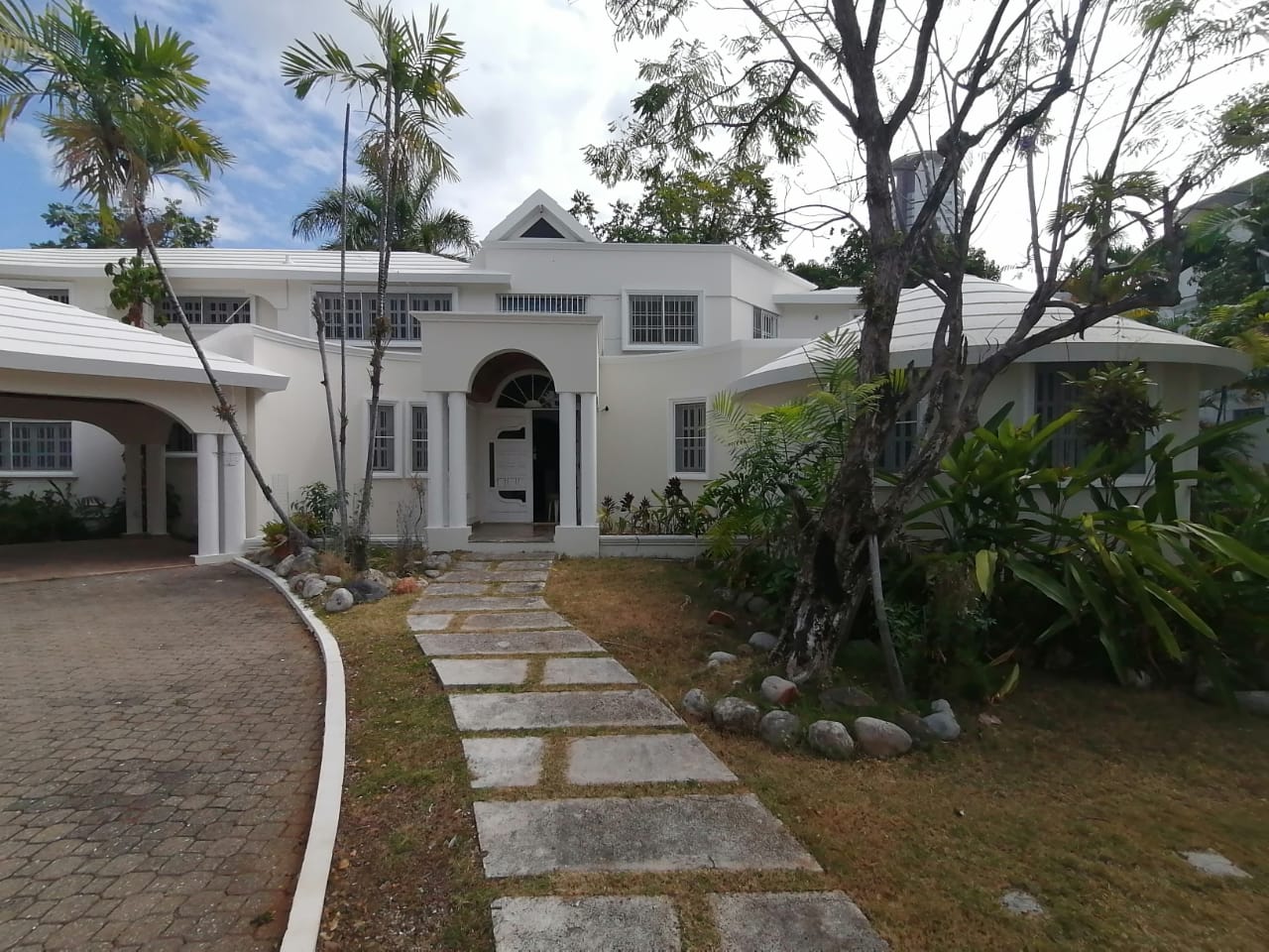 Casa y Terreno a la Venta en Bella Vista