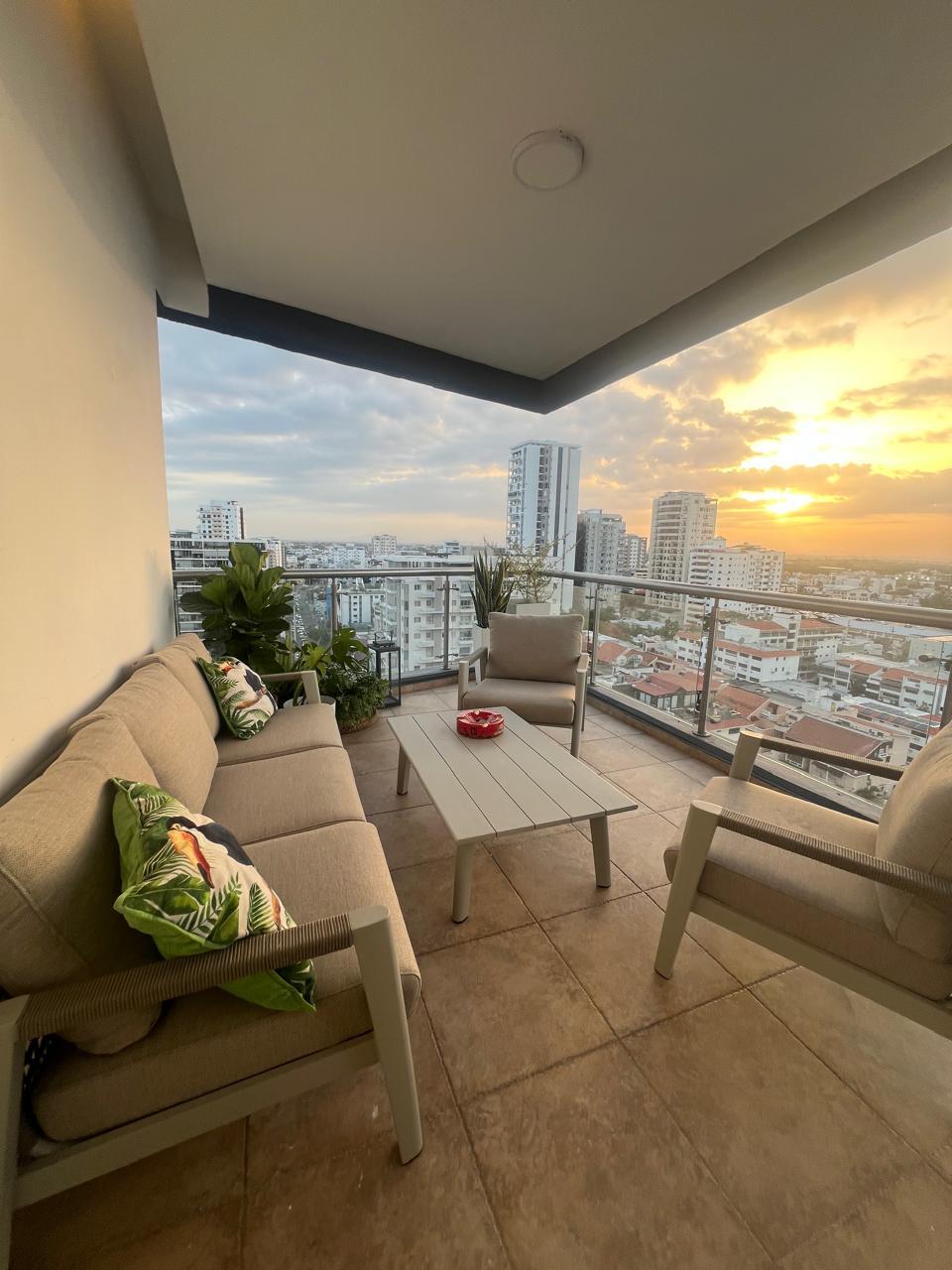 Apartamento Amueblado en Alquiler en Serrallés con vista panorámica de la ciudad