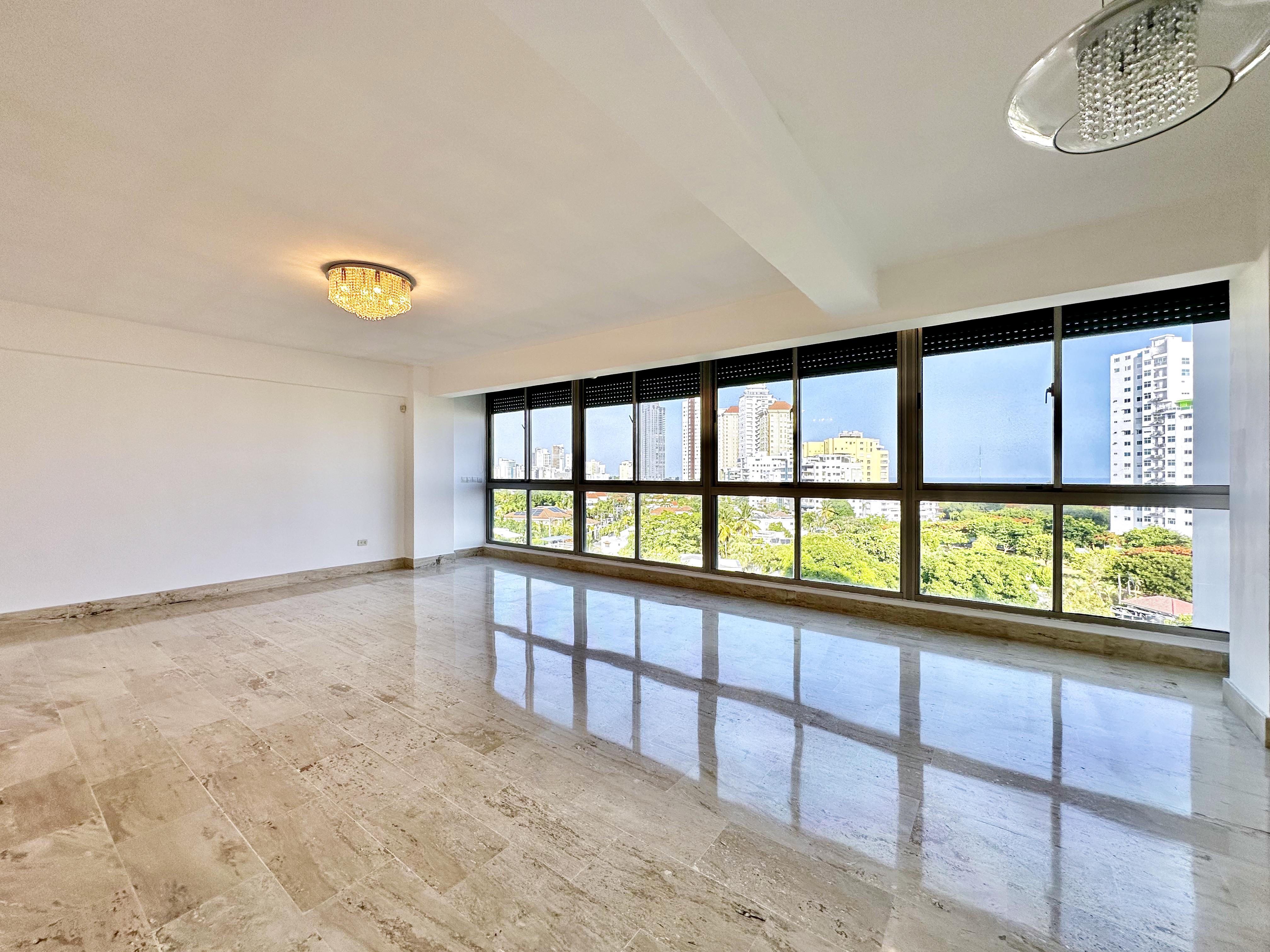 EN ALQUILER | Amplio apartamento de dos niveles en Los Cacicazgos