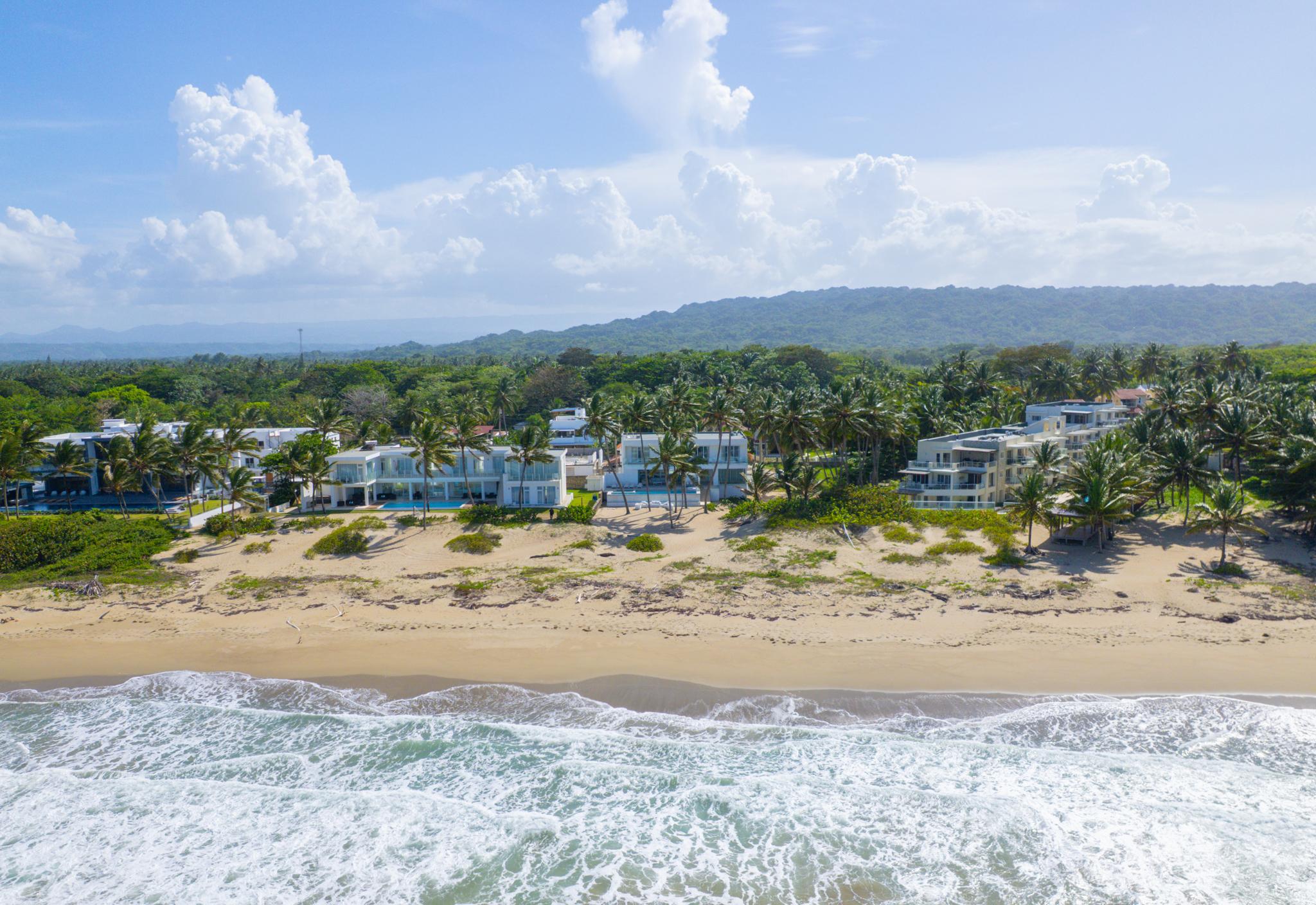 Stunning 5-Bedroom Oceanfront Villa – Just Minutes from Cabarete