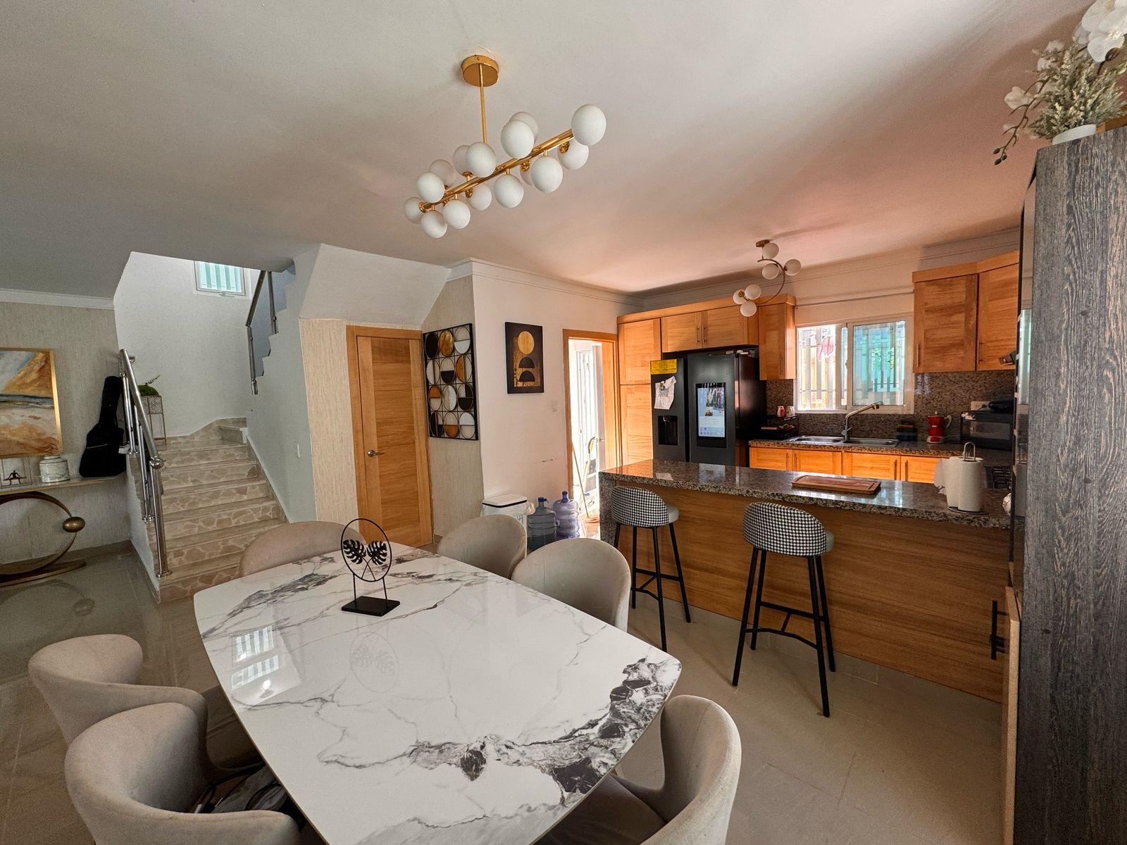 Hermosa y moderna casa de 2 NIVELES En BRISA ORIENTAL con 242.17 mts2 de construcción