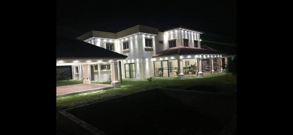 PRECIOSA VILLA EN LAS ORQUIDEAS