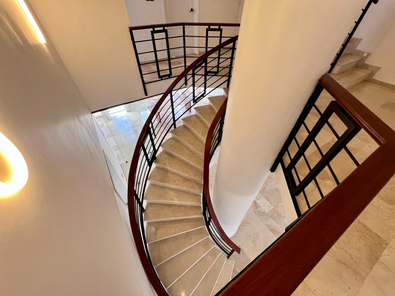VENDO AMPLIO PENT-HOUSE en Urbanización Real📍