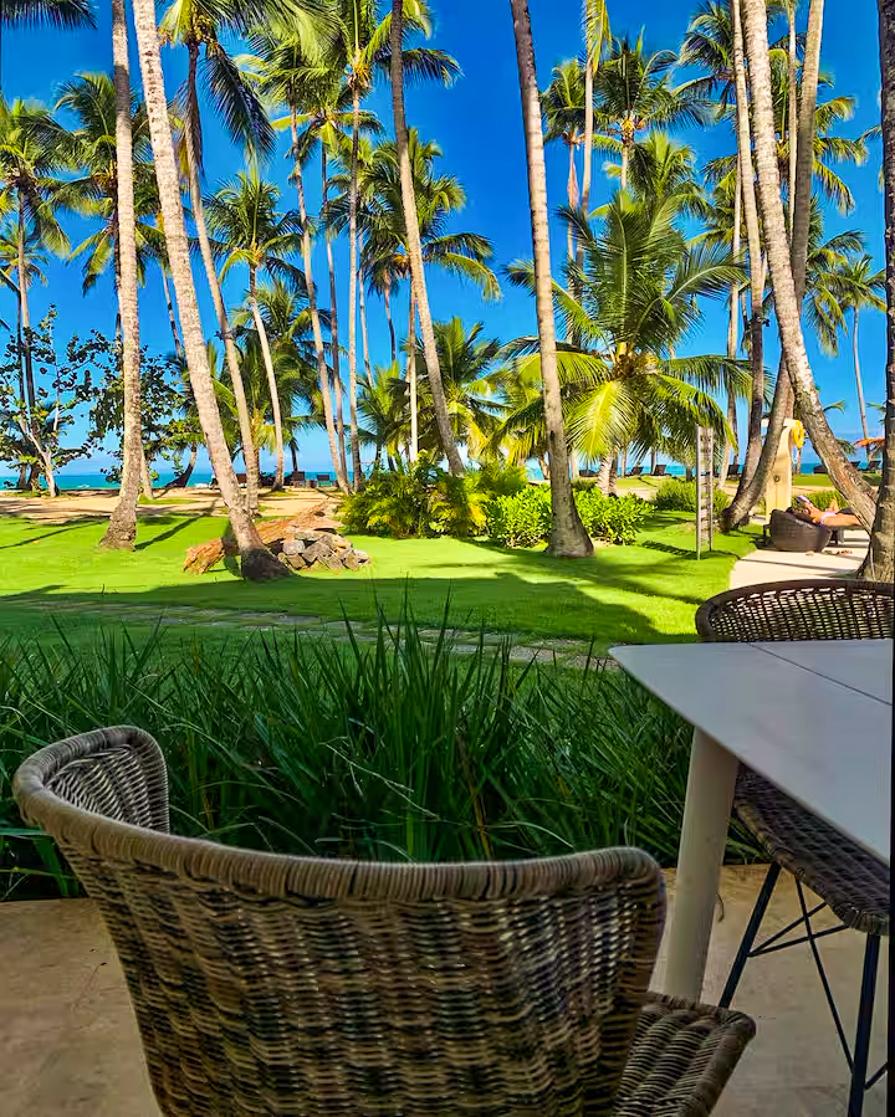 First line beachfront apartment for sale in Coson