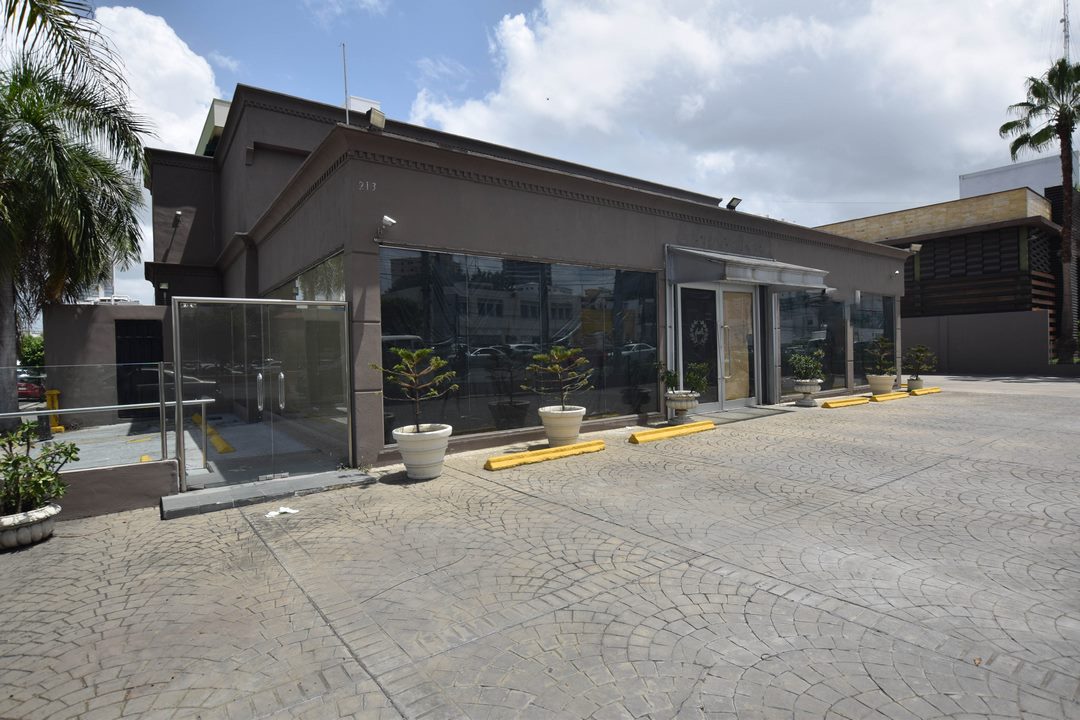 Local Comercial en La Av. 27 de Febrero