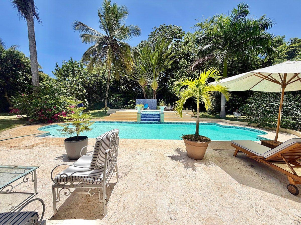 Villa en Venta en Casa de Campo, La Romana — Amueblada con Piscina | Cajuiles