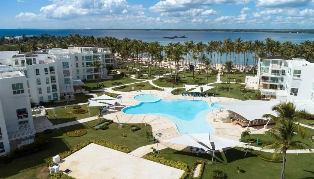 PLAYA NUEVA ROMANA Apartment Penthouse type in a Luxury Community for Foreign Buyers, Retirees, and Investors.