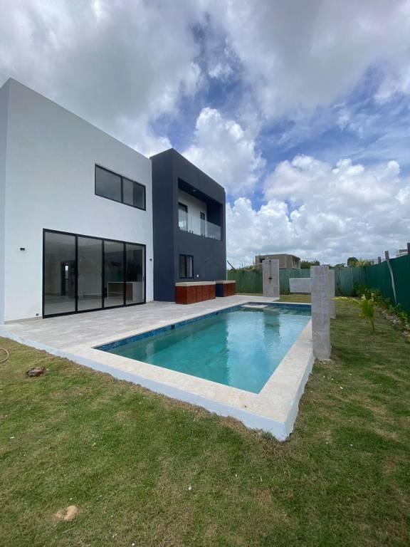 GRAN OPORTUNIDAD DE INVERSIÓN — Casa con Piscina, Punta Cana