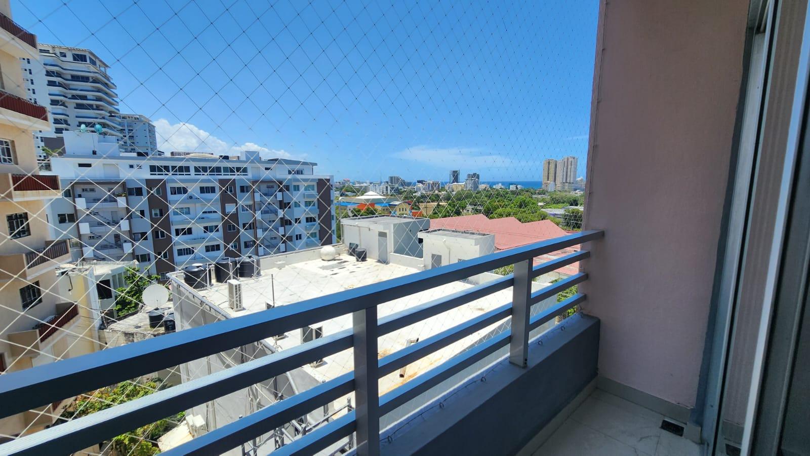 Apartamento en venta y alquiler en la Zona Universitaria, 2 habiatciones, 2.5 baños, a pasos de la UASD