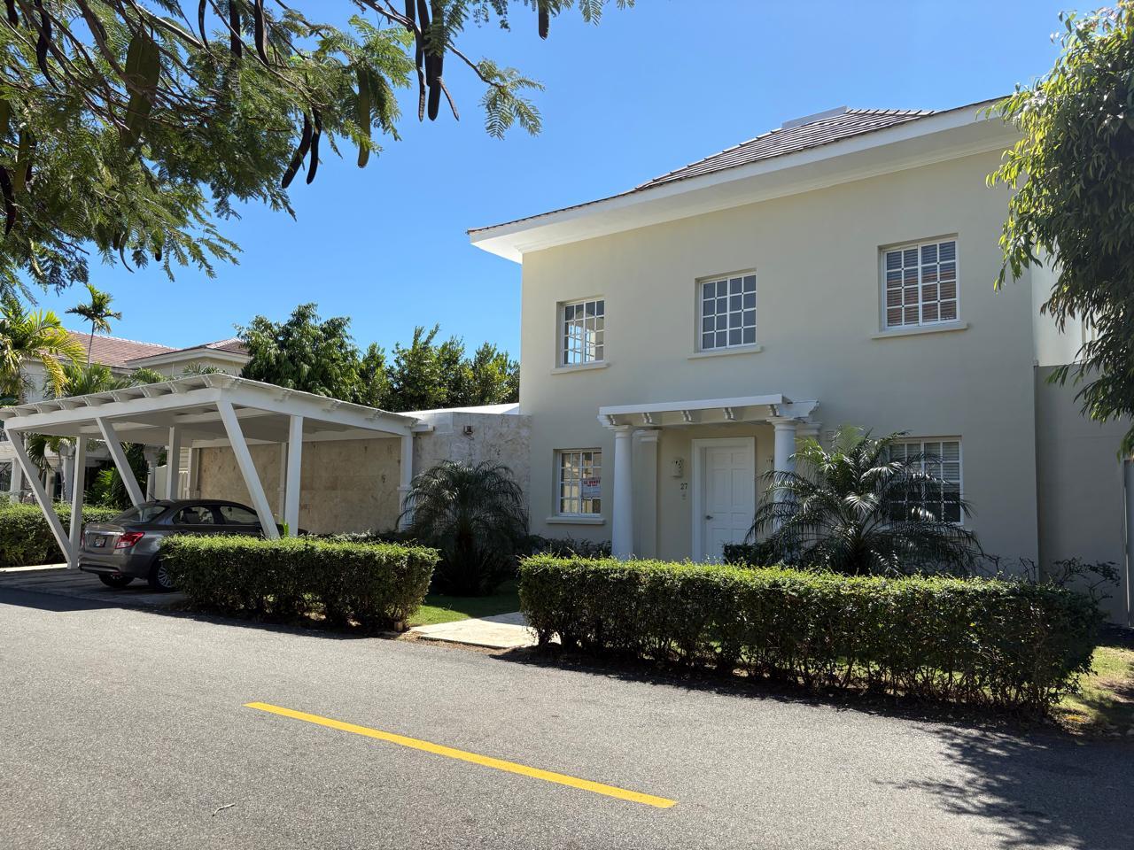 Villa de tres habitaciones con piscina privada