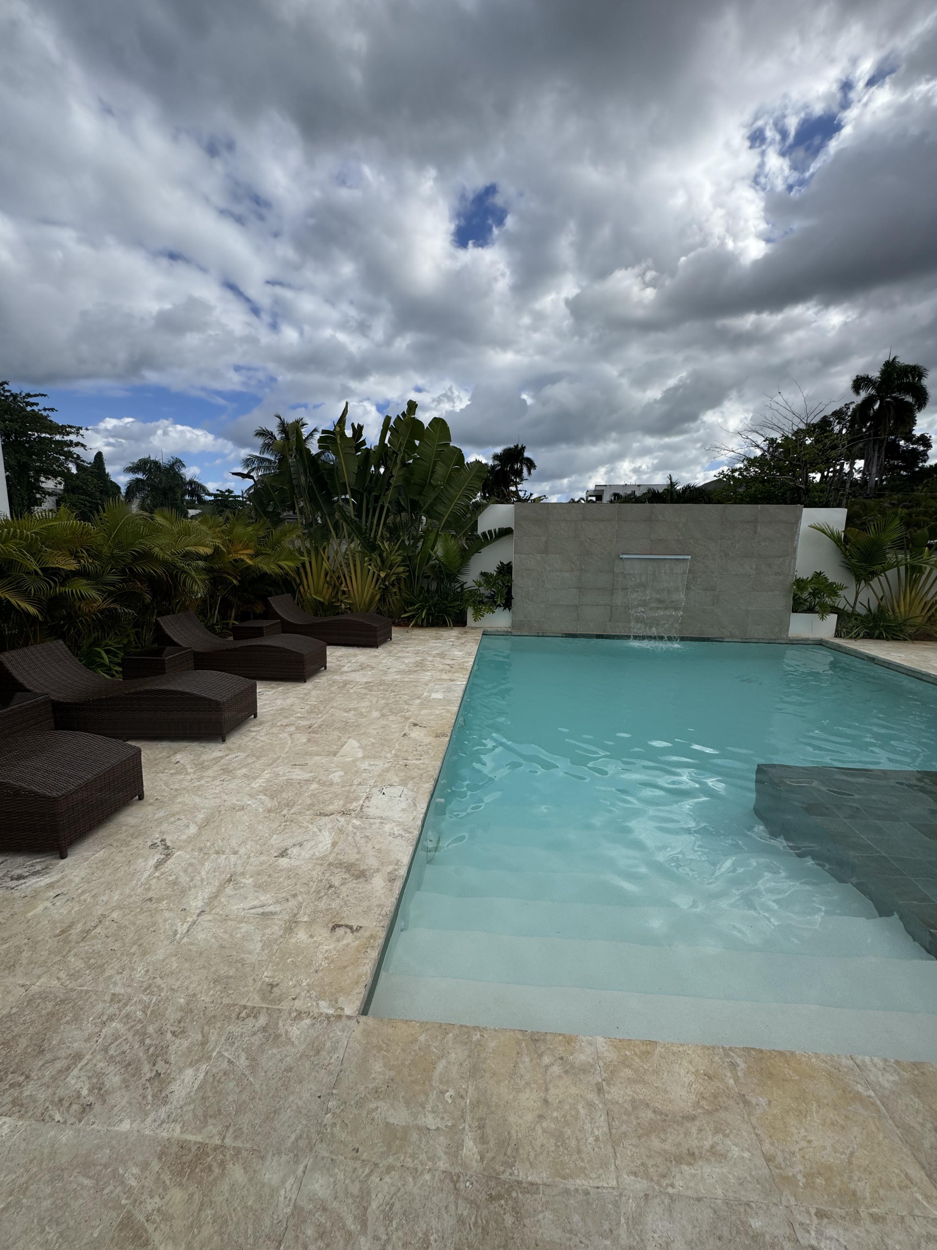 Vive o Invierte a 5 Minutos de la Playa – Apartamento con Patio Privado