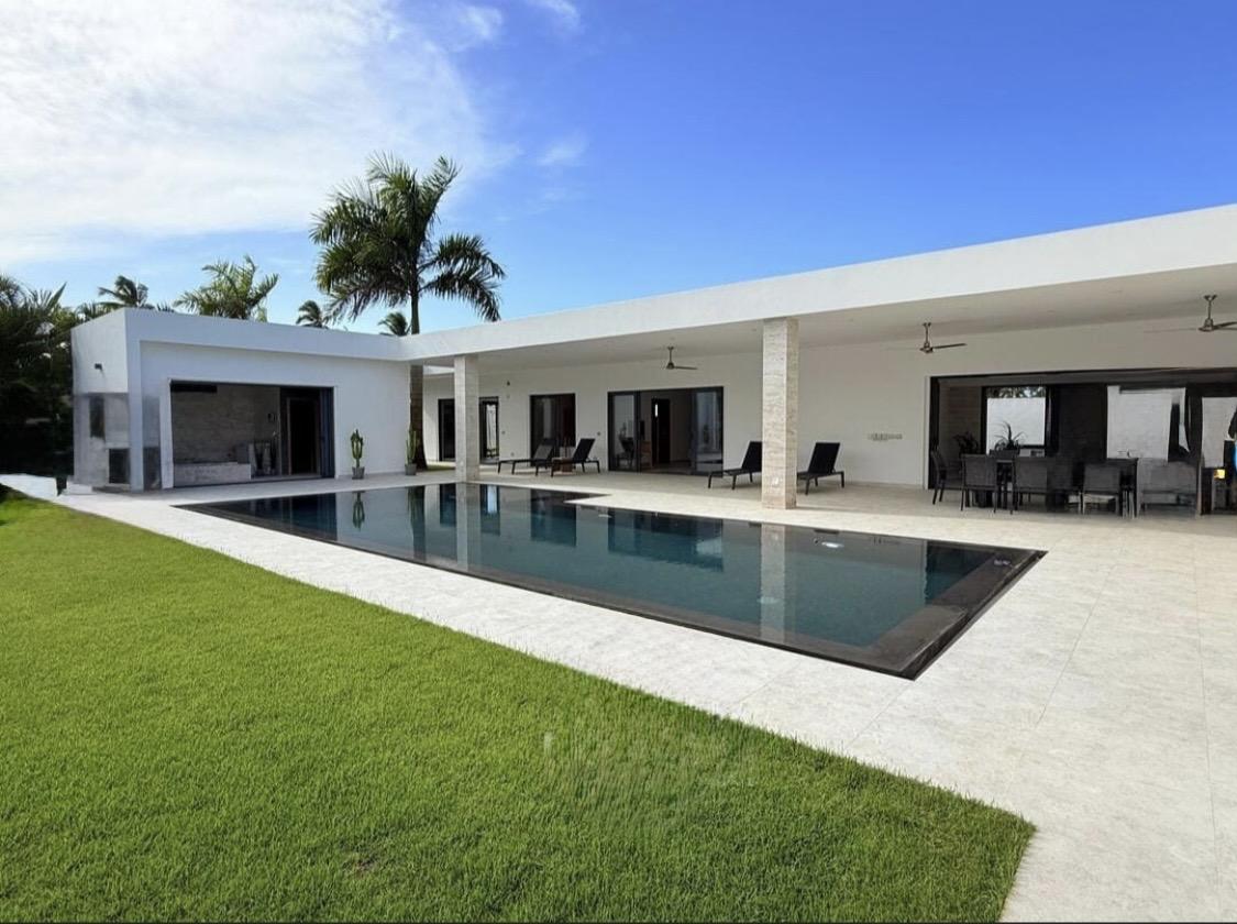 Villa premium en Punta Popy con spa y energía solar