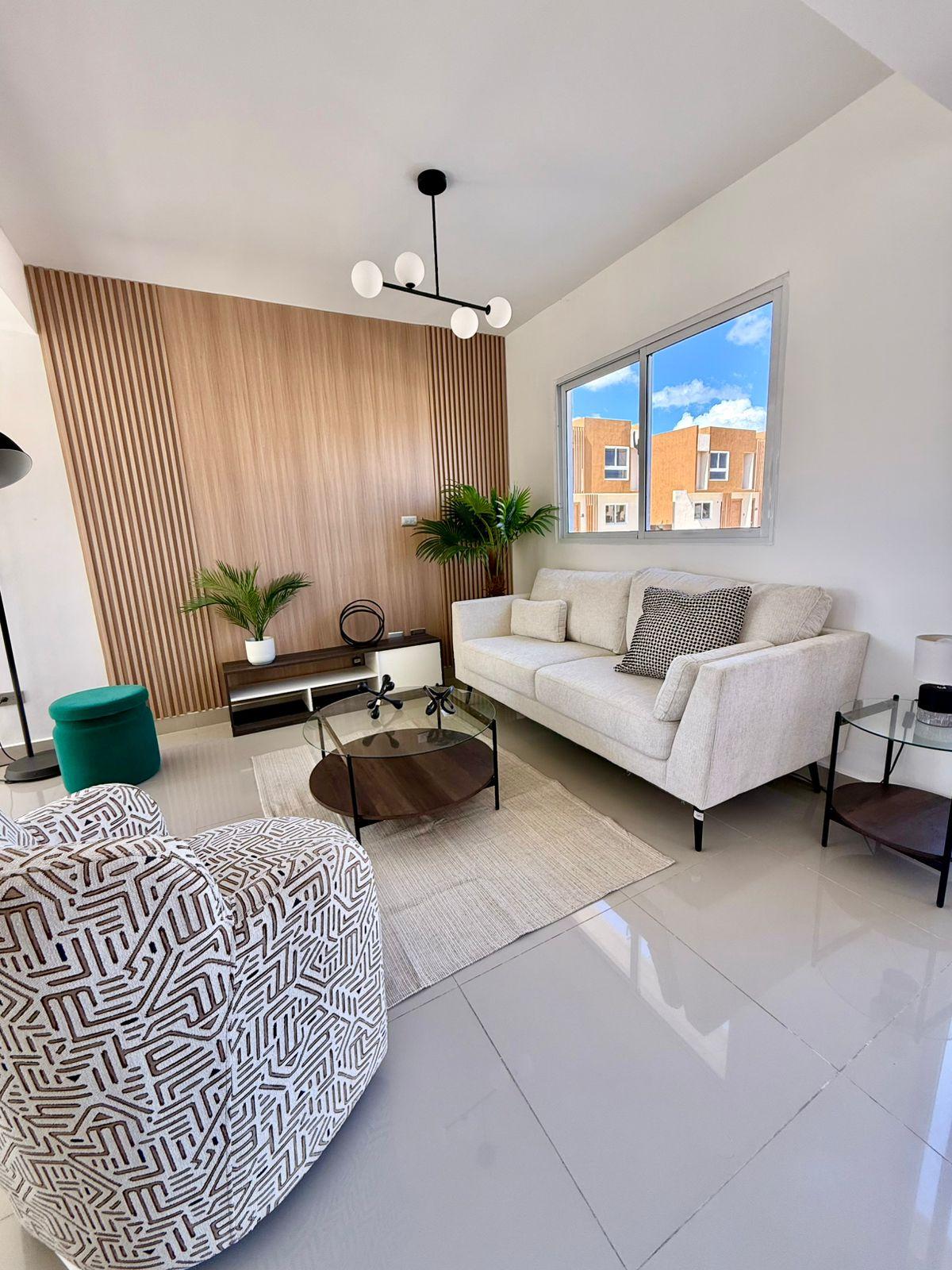 Townhouse con patio y jardín en zona de alta proyección