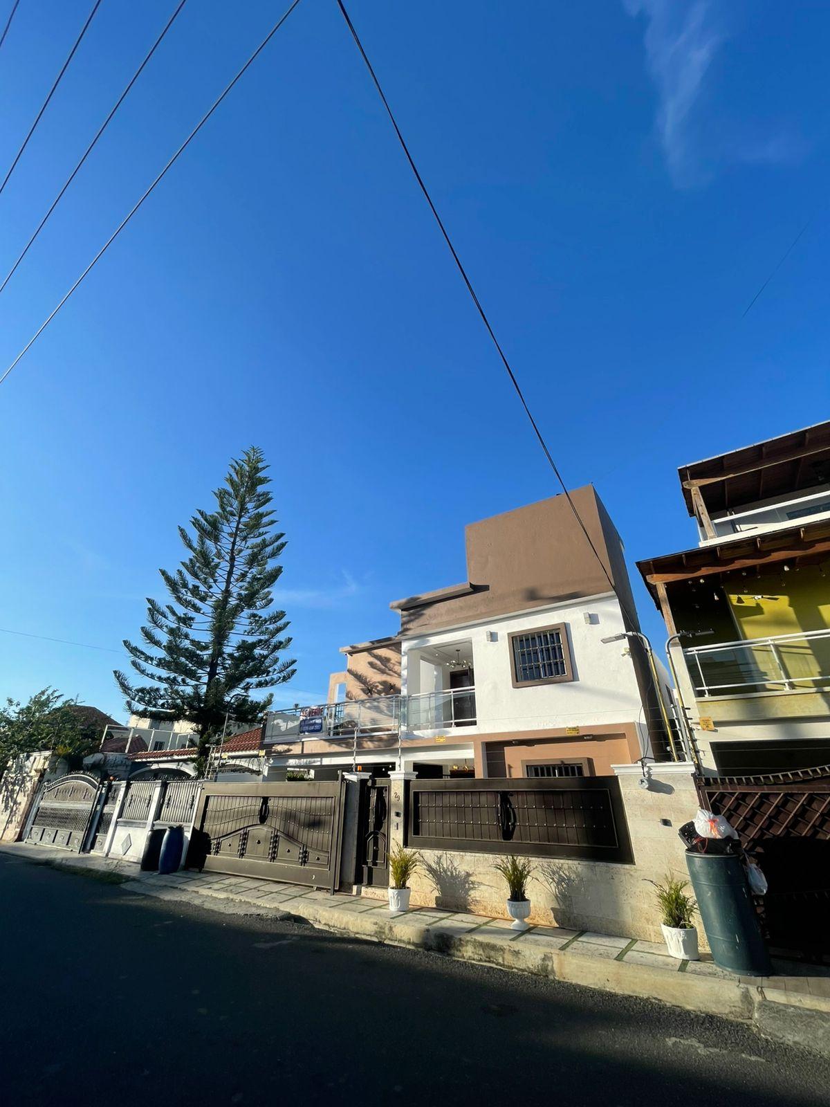 Moderna Casa en Venta en Prado Oriental