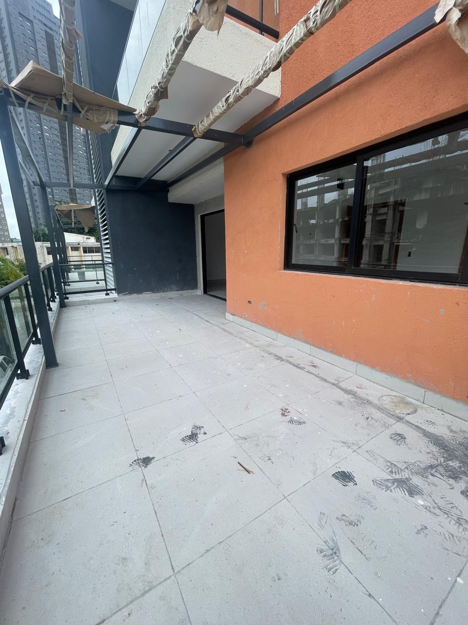 Apartamento con Terraza Nuevo de 3 Habitaciones