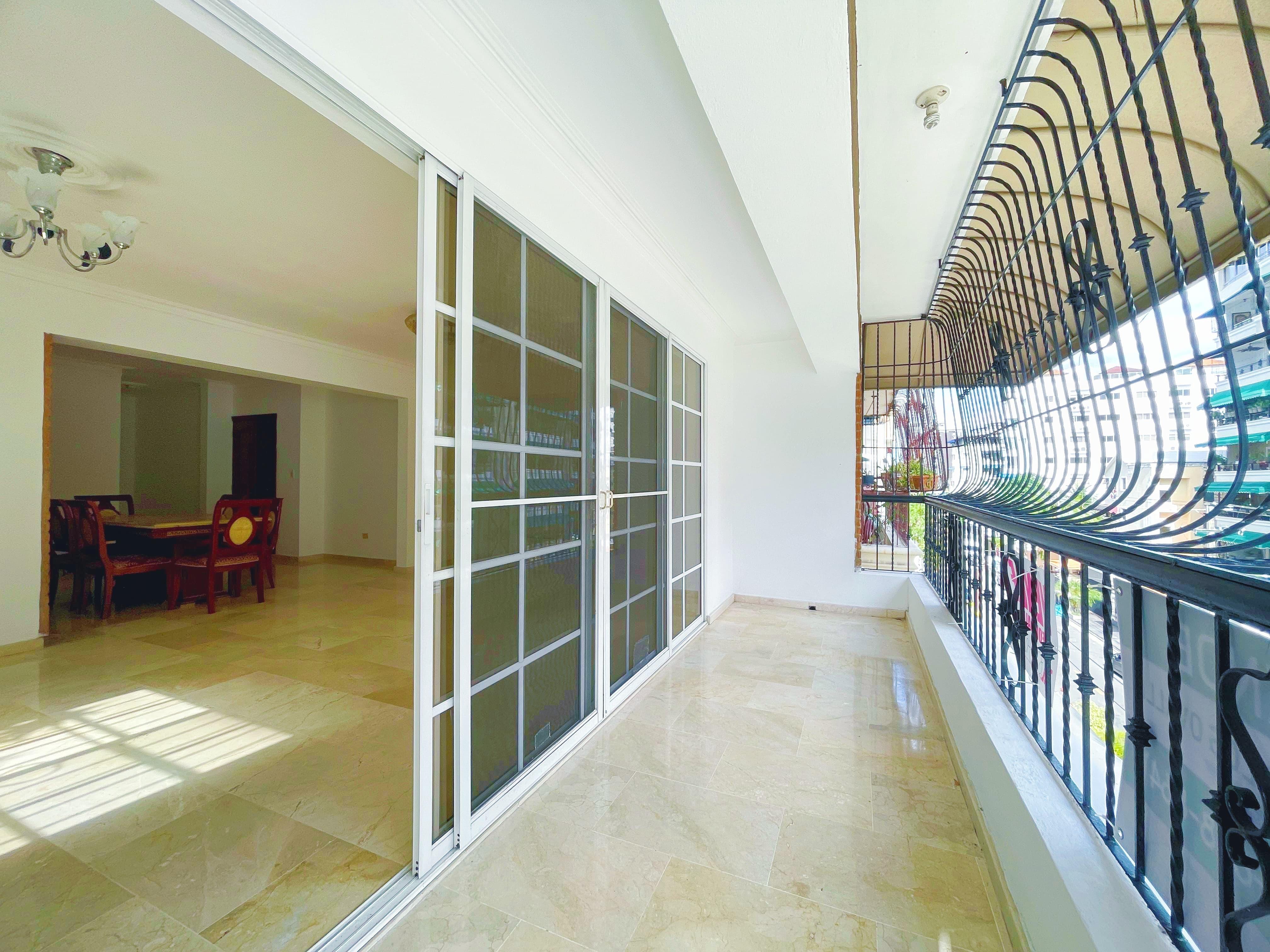 ✨ Amplio y elegante apto en Urb. Real ✨ 📍 4to piso | 180 m²
