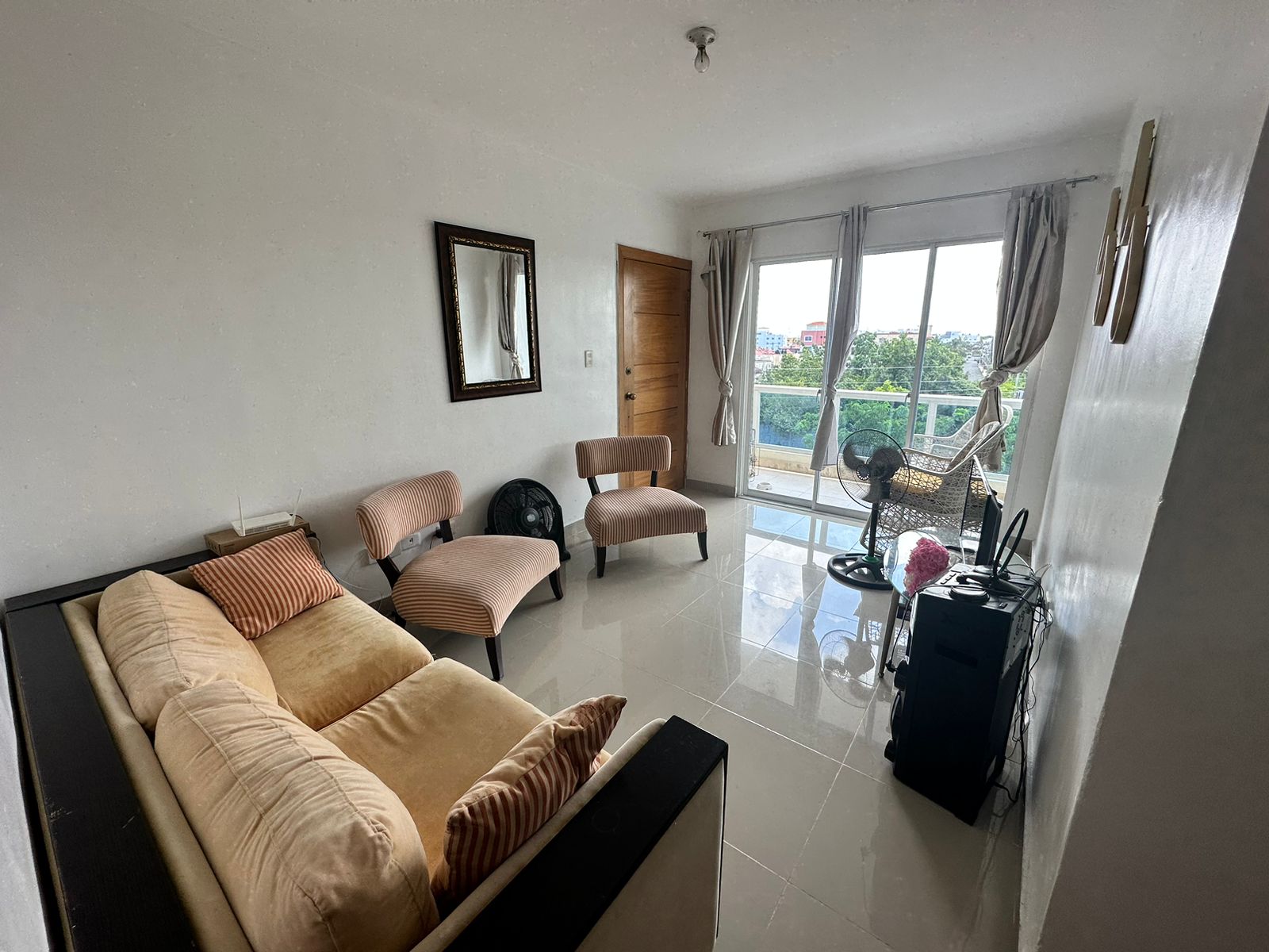 Apartamento de tres habitaciones y terraza en Prado Oriental