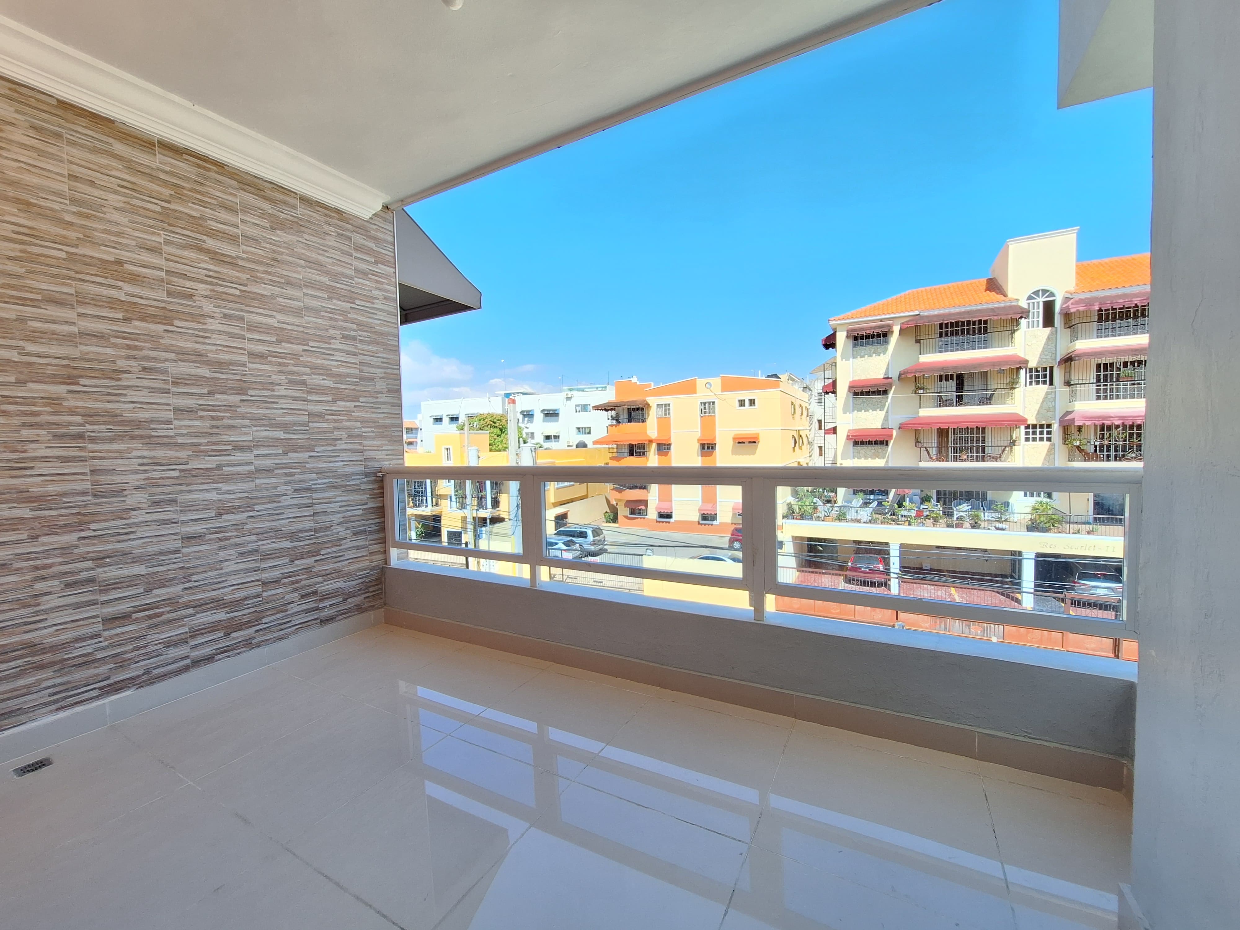 4to piso con Terraza y 2 parqueos en Vista Hermosa