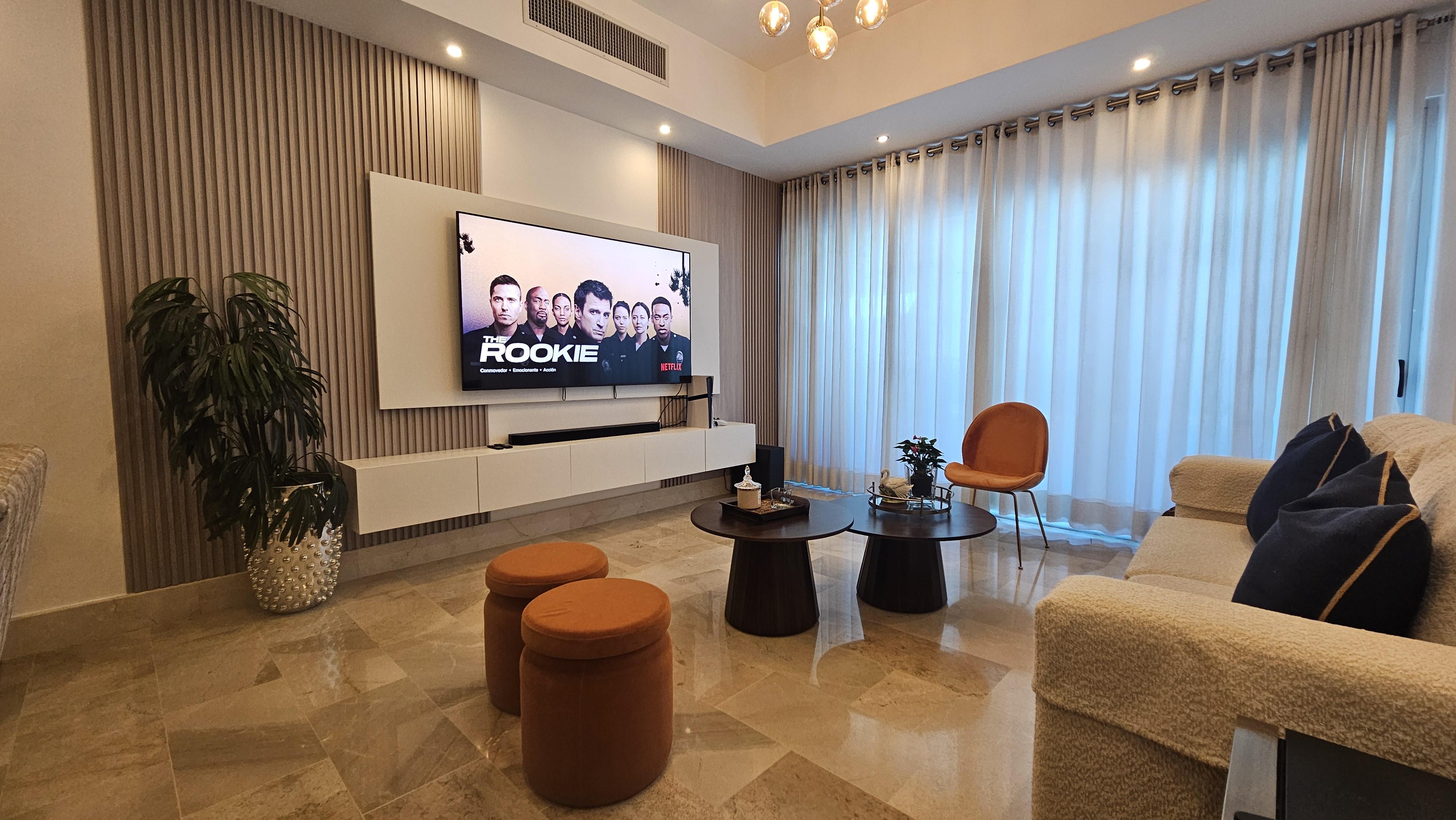 Amplio y ventilado apartamento en una exclusiva torre residencial con una excelente distribucion…