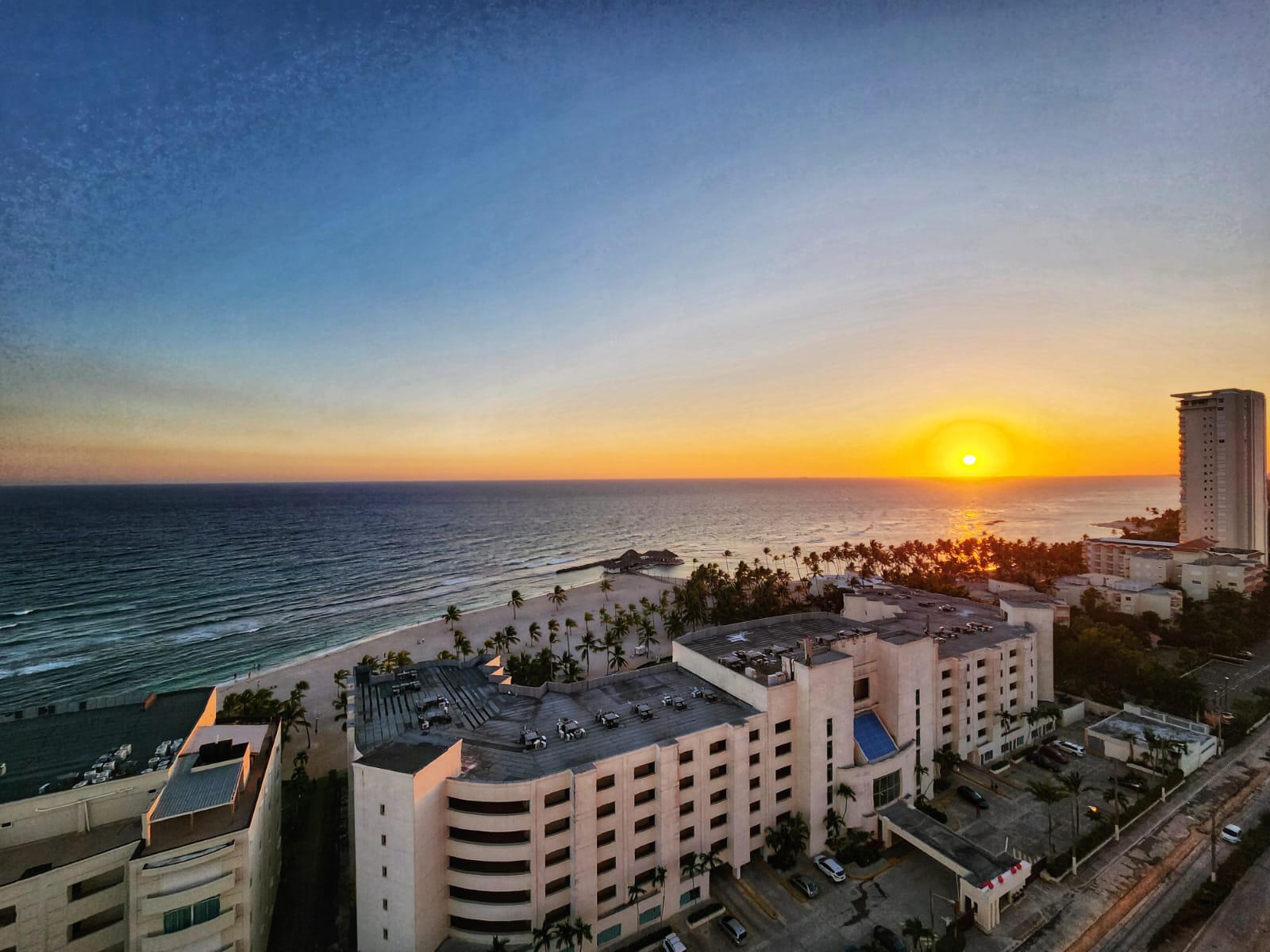 Hermoso apartamento con vista al mar y excelente ubicación.
