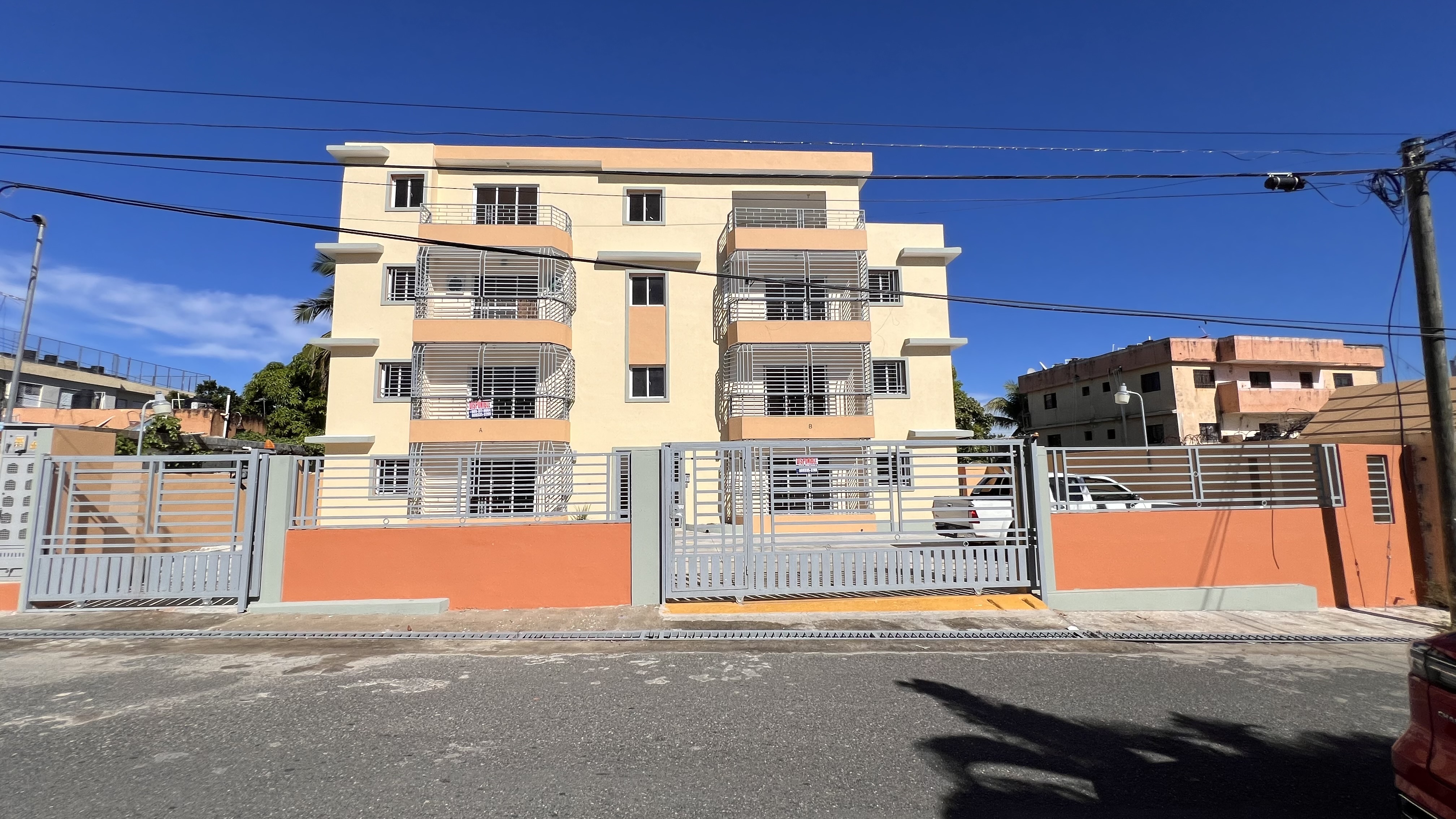 ¡TU HOGAR FAMILIAR IDEAL A UN PASO DE LA CHARLES DE GAULLE