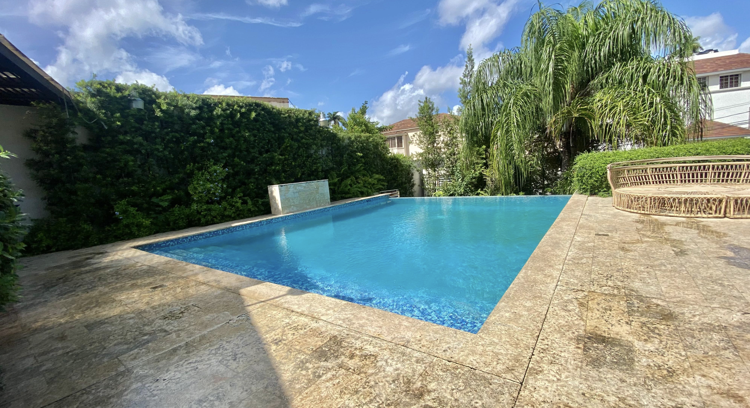 Hermosa casa en venta en Altos de Arroyo Hondo III