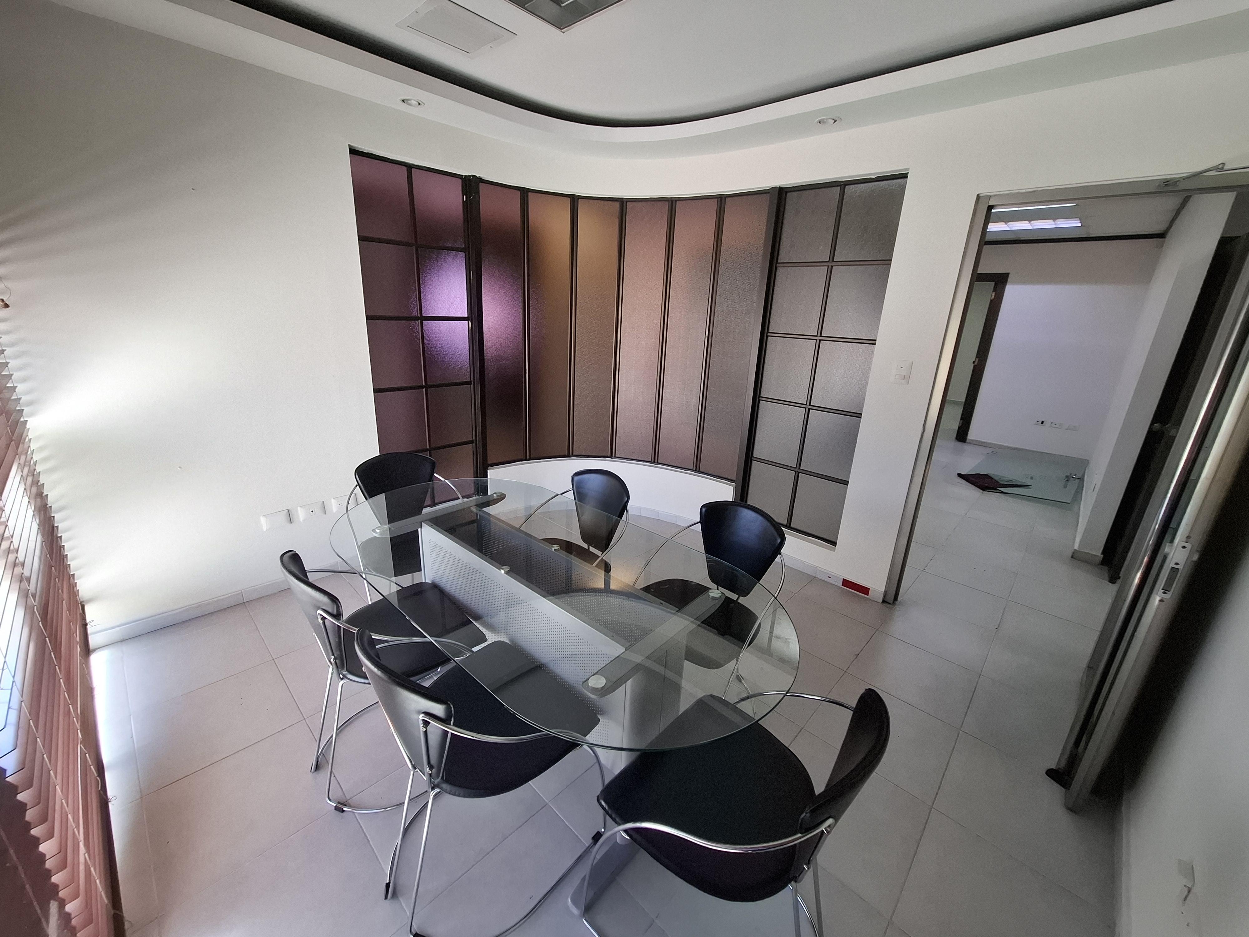 Local comercial 27 de Febrero 75 m2, para varios consultorios u oficinas.