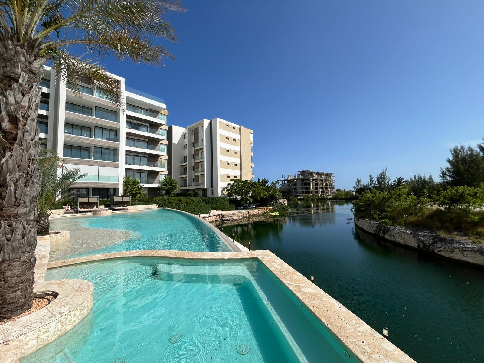 Hermoso apartamento de venta en Cap Cana vista lago