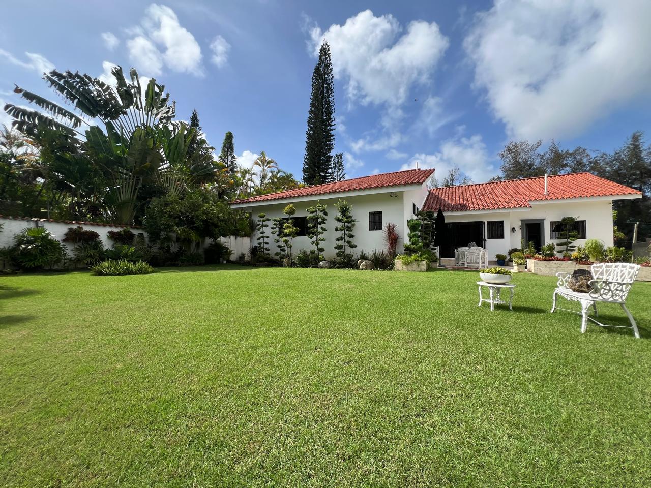 Casa de 4 habitaciones con hermoso Jardin en Los Rios