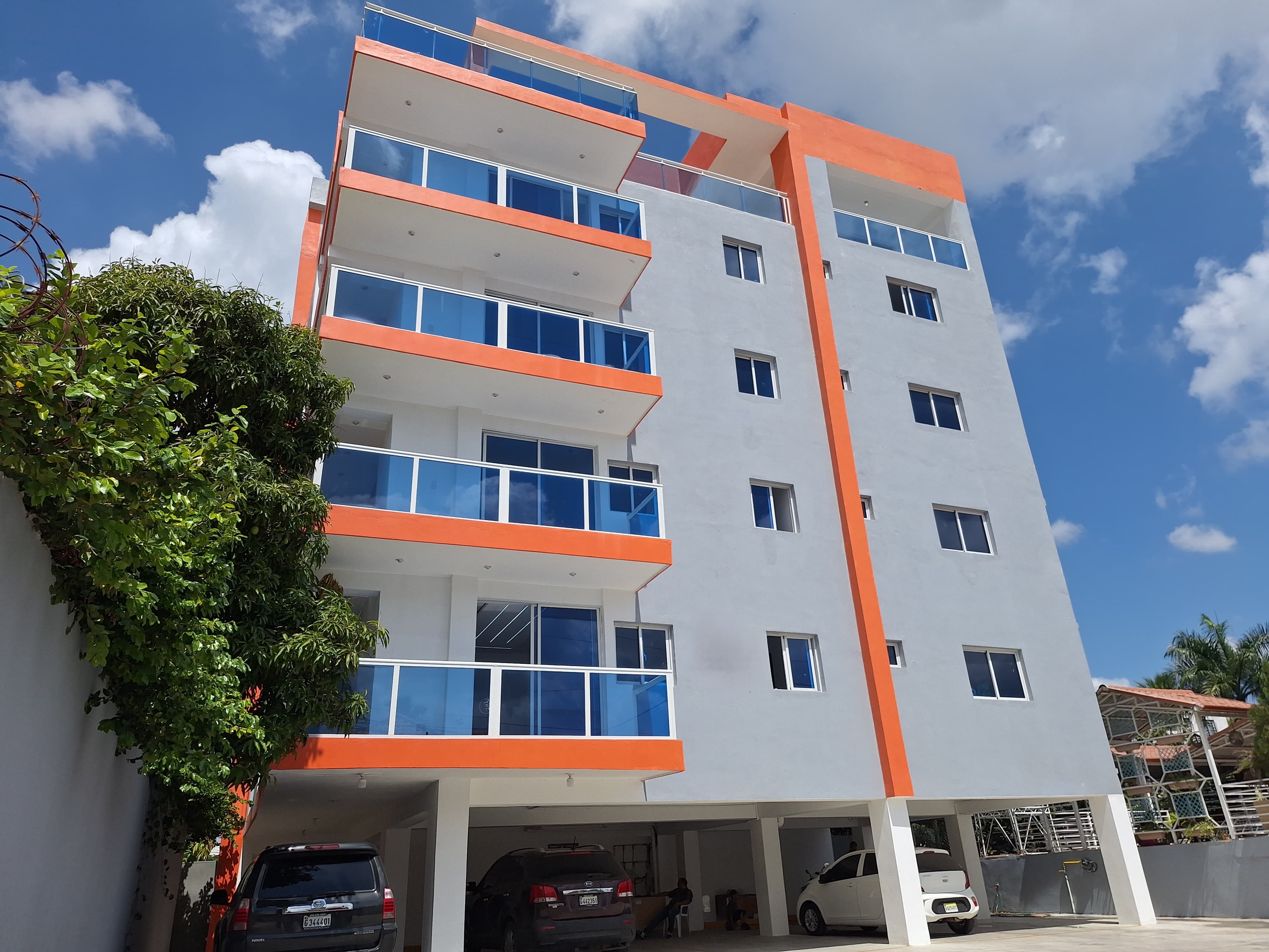 Proyecto de apartamentos en Respaldo Los tres Ojos
