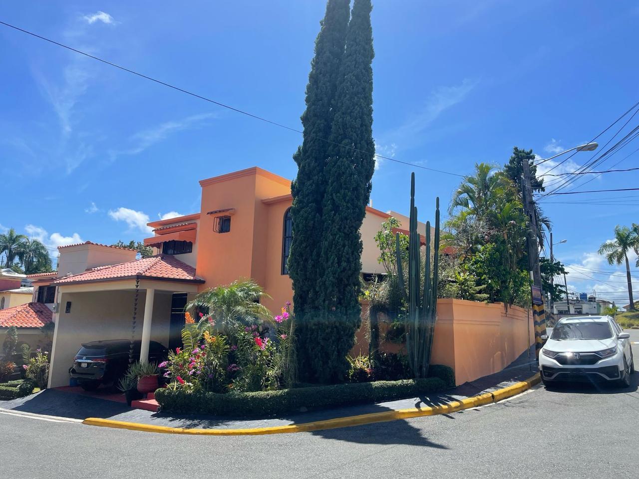 CASA DE 2 NIVELES RESIDENCIAL CERRADO EN ALTOS DE AROLLO HONDO II