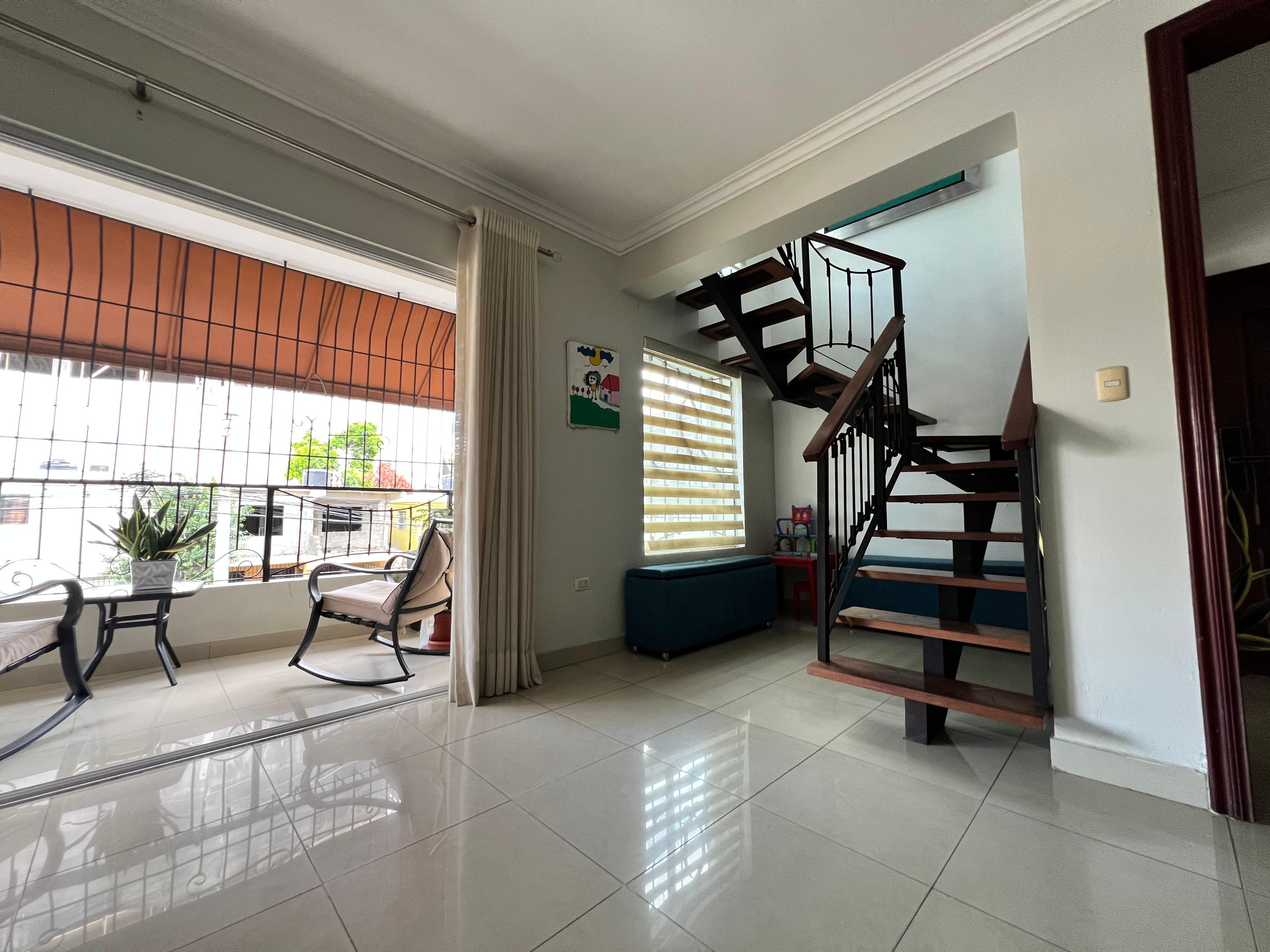 ️ ¡Vive con confort y elegancia!    Penthouse en venta – Alma Rosa I Disfruta de amplitud, privacidad y una vista inigualable en este hermoso penthouse ubicado en una de las zonas más tranquilas y céntricas de Santo Domingo Este.
