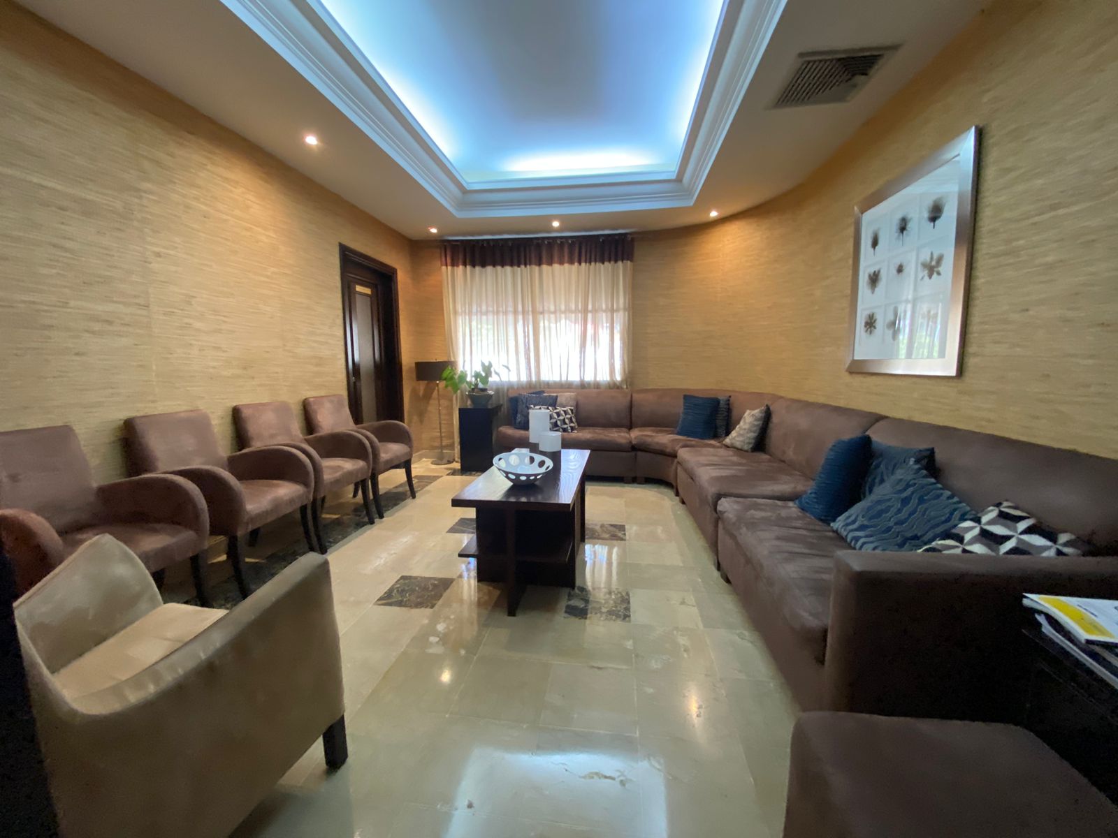 Clinica Totalmente equipada y amueblada en Gazcue